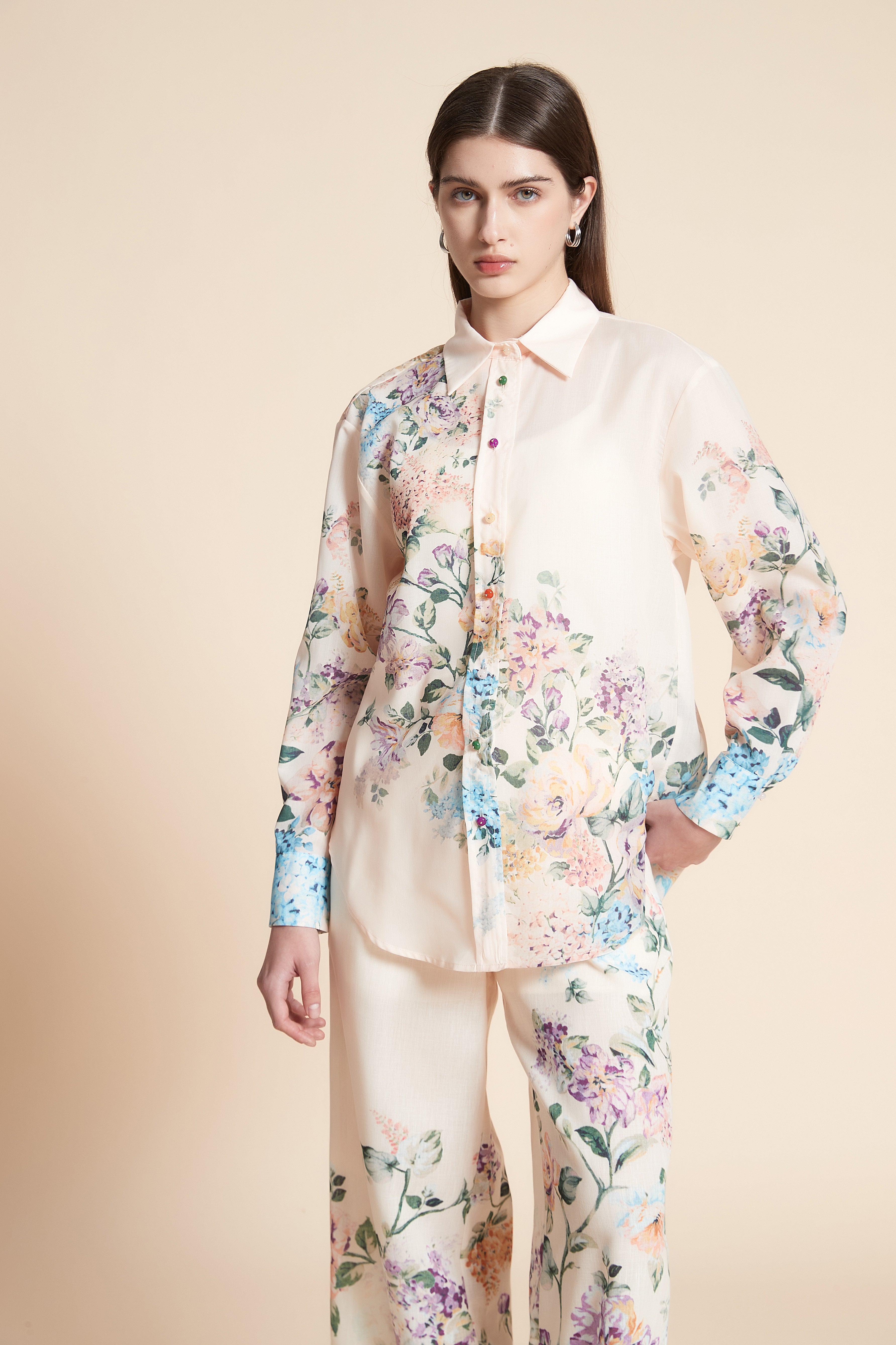 قميص بطبعة ازهار بكم طويل