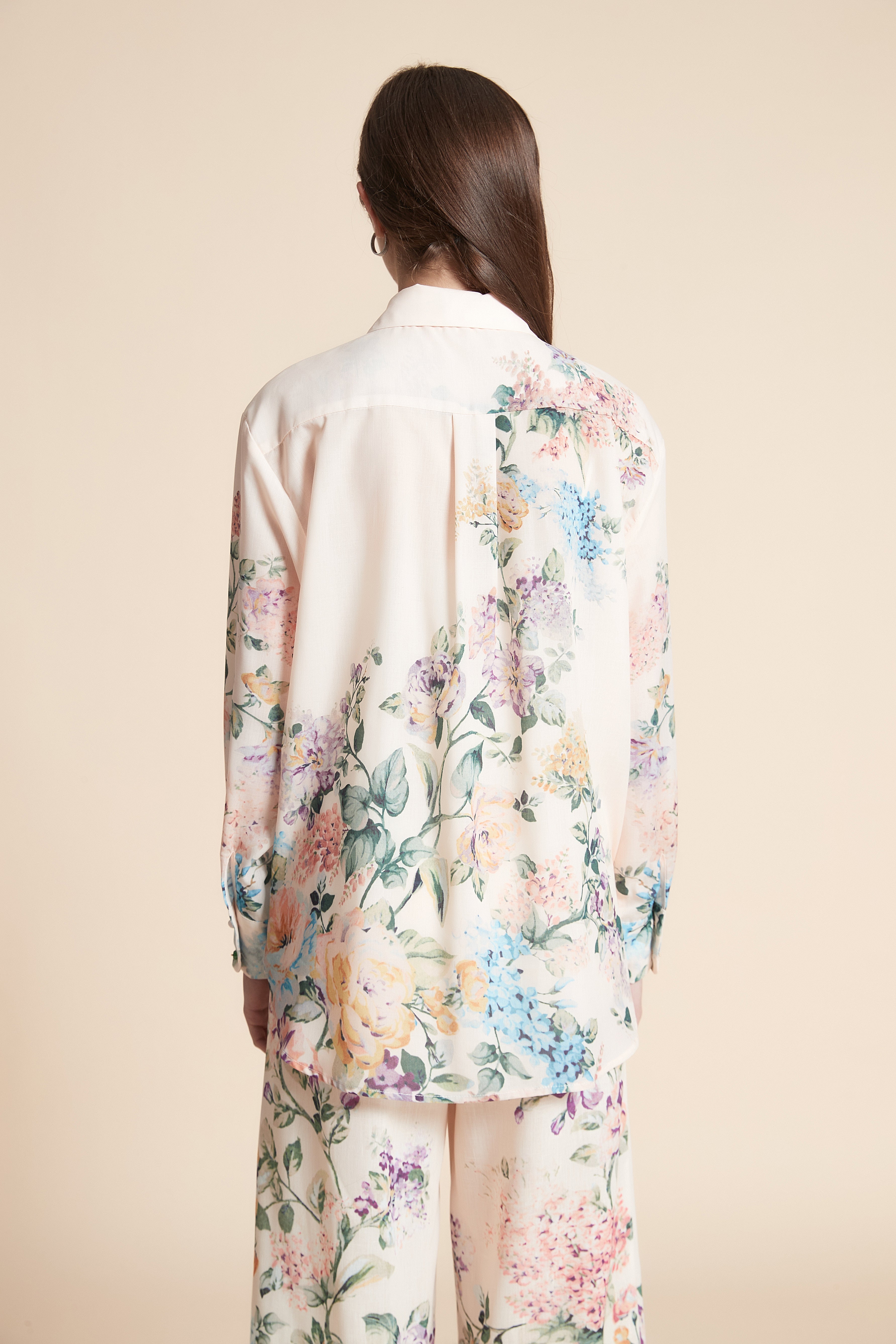 قميص بطبعة ازهار بكم طويل