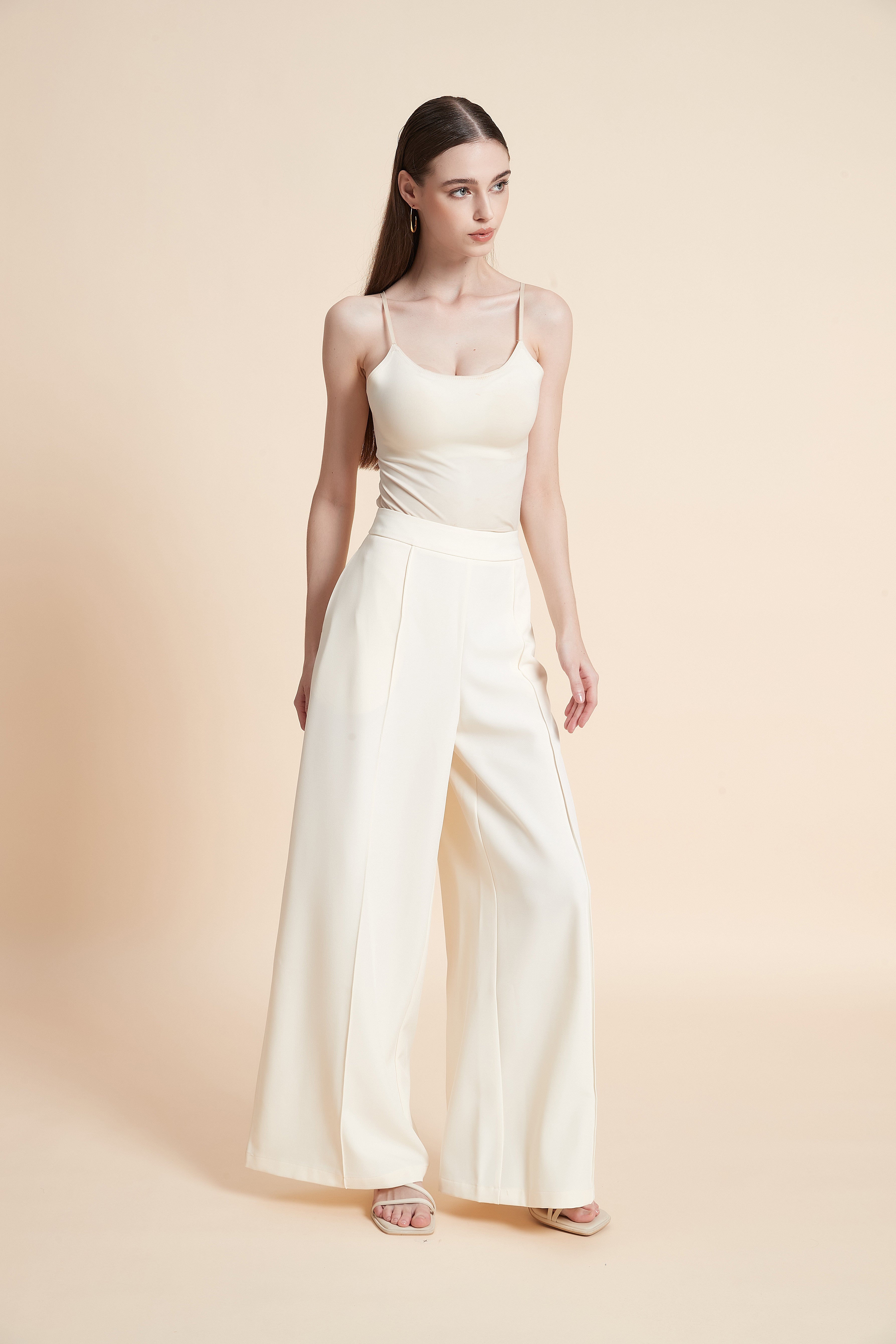 Pleated wide-leg pants
