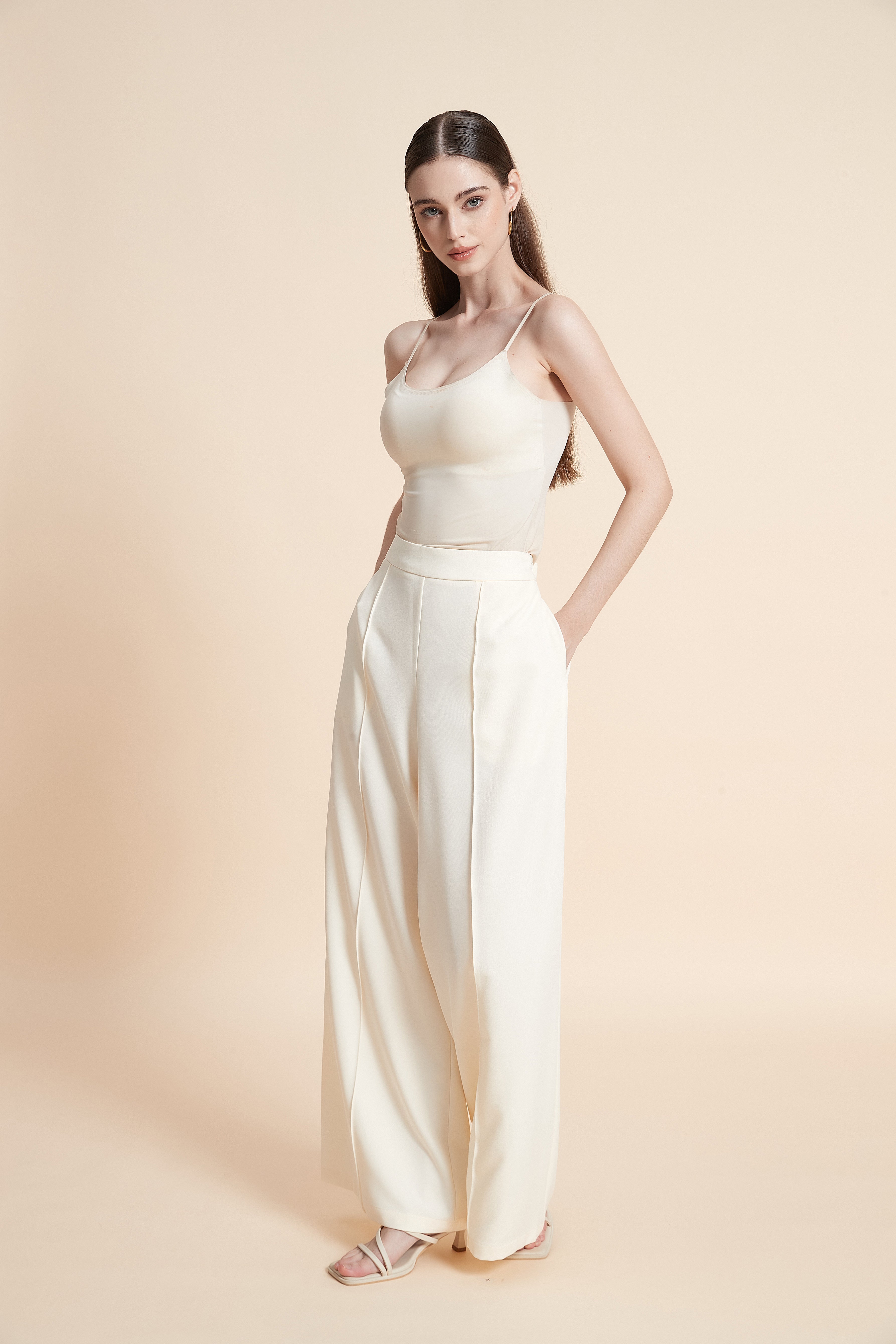 Pleated wide-leg pants