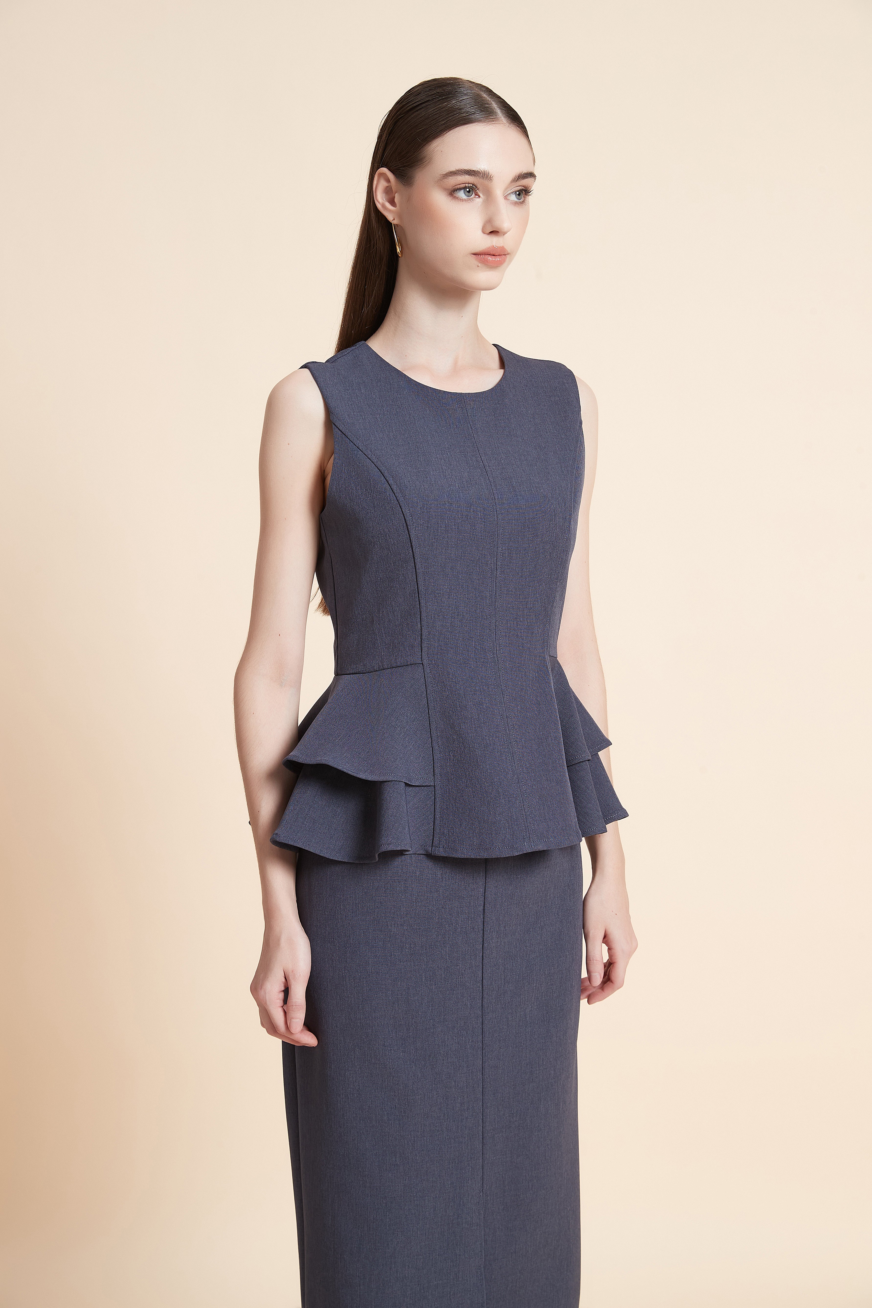 Sleeveless blouse with a cinched waist