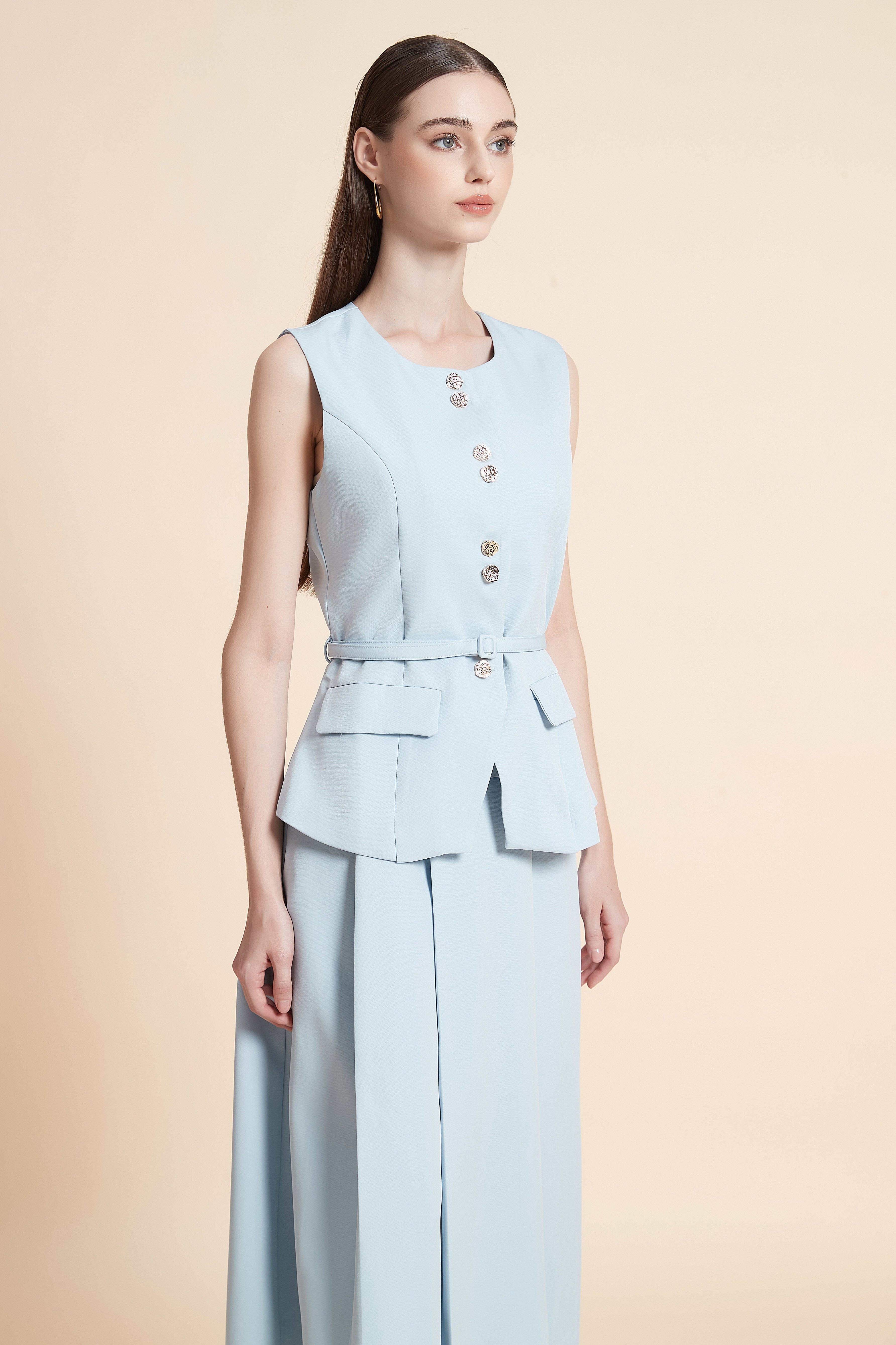 Sleeveless vest with front buttons