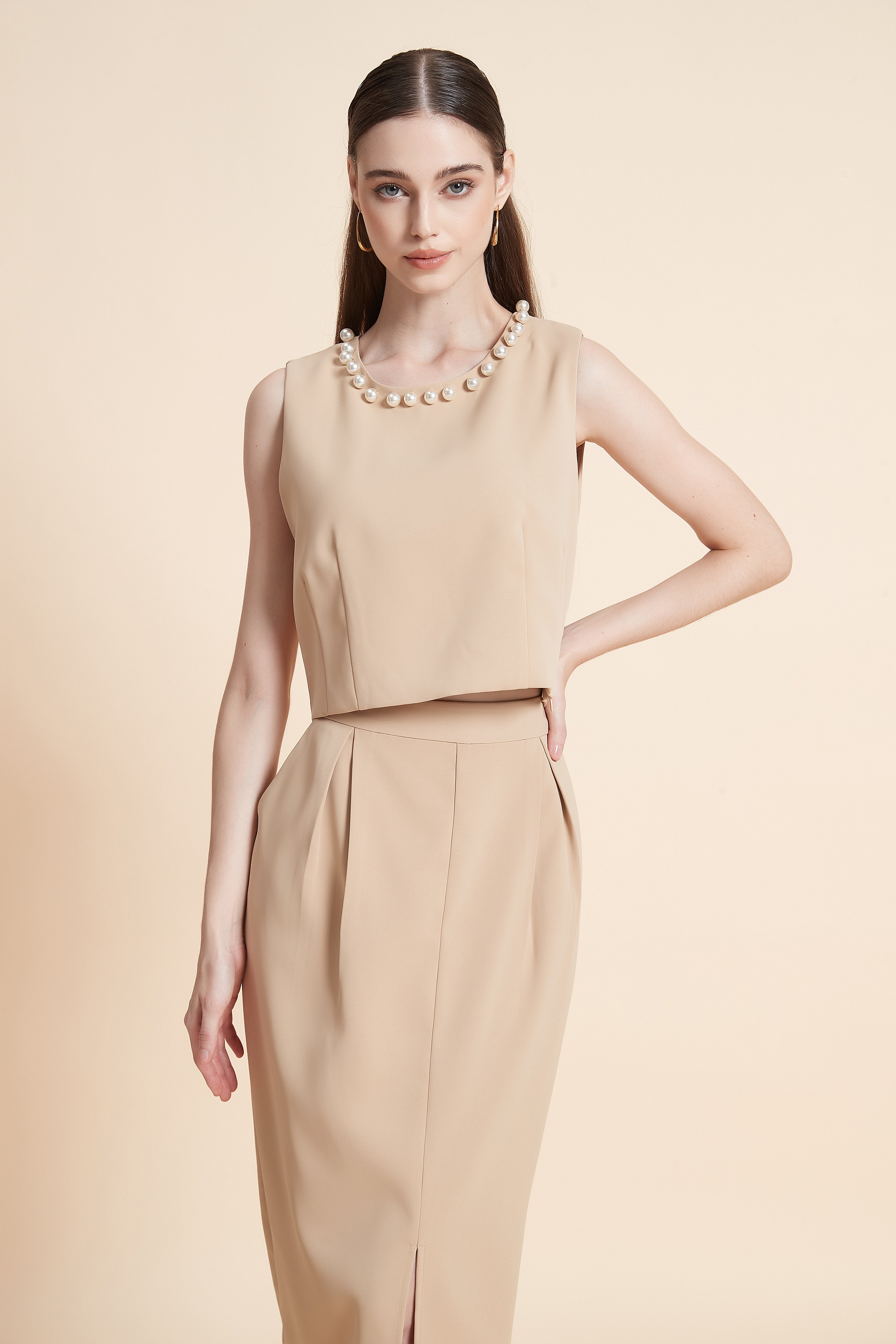 Sleeveless cropped top with pearl details