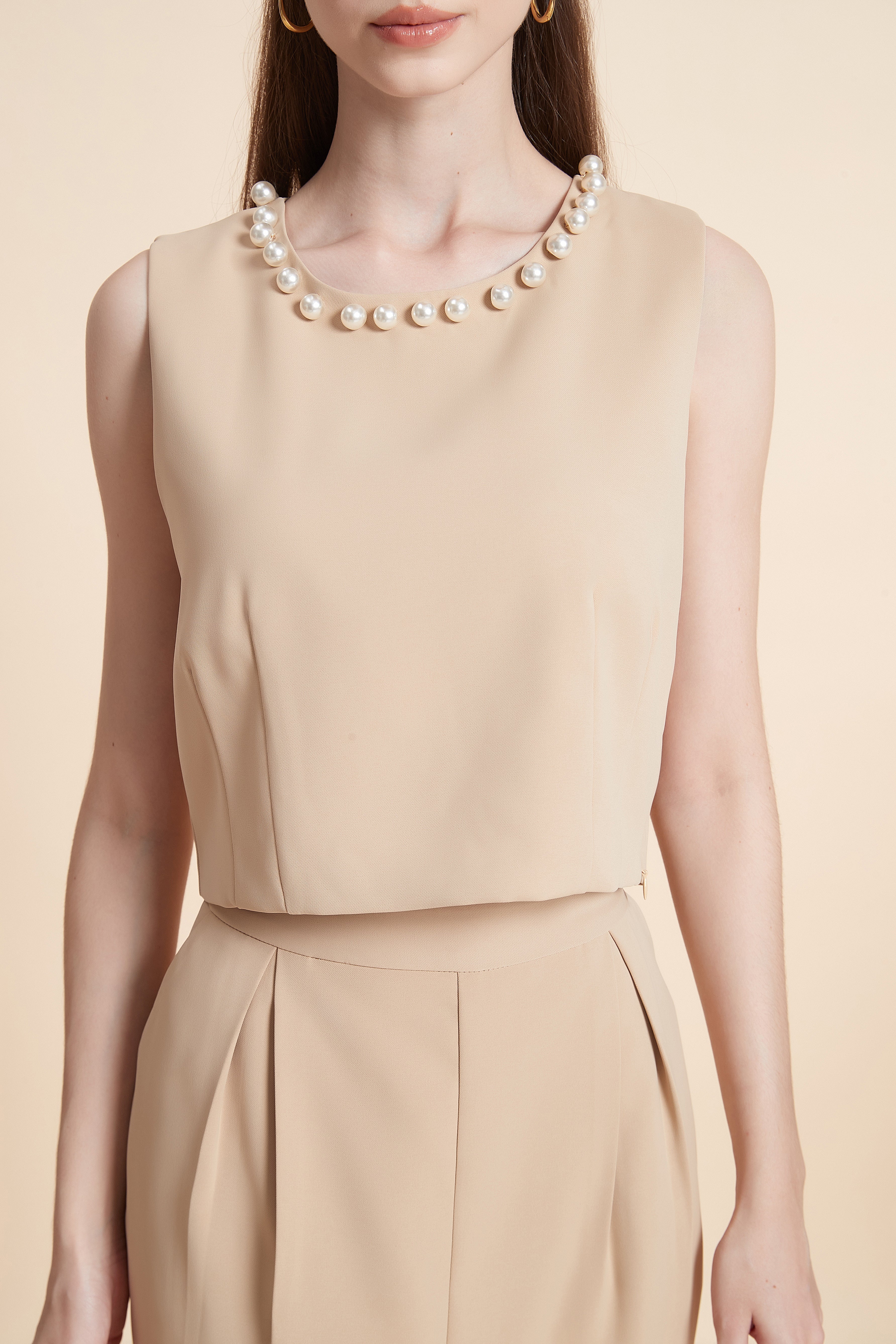 Sleeveless cropped top with pearl details