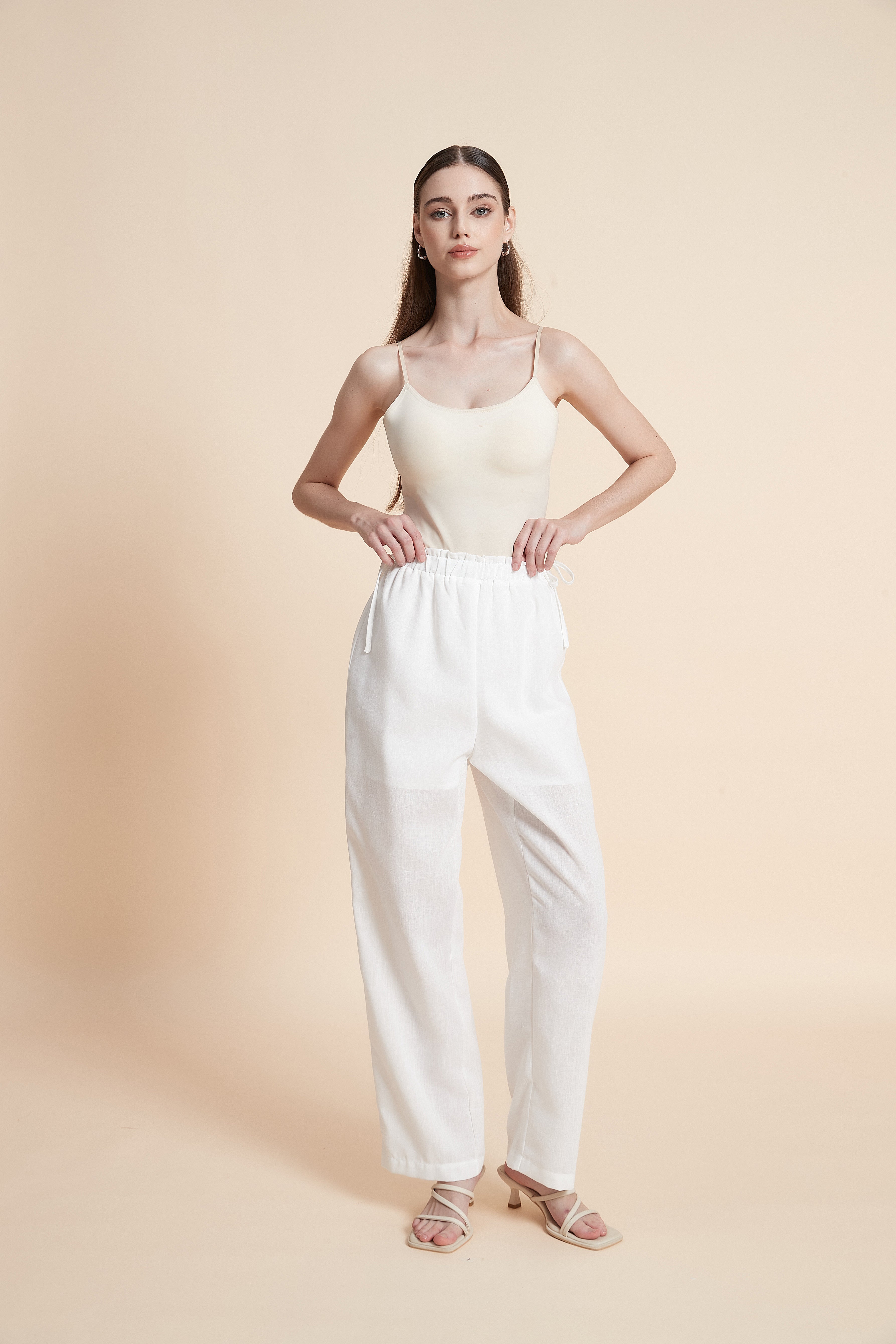 Straight-leg pants with elastic waist