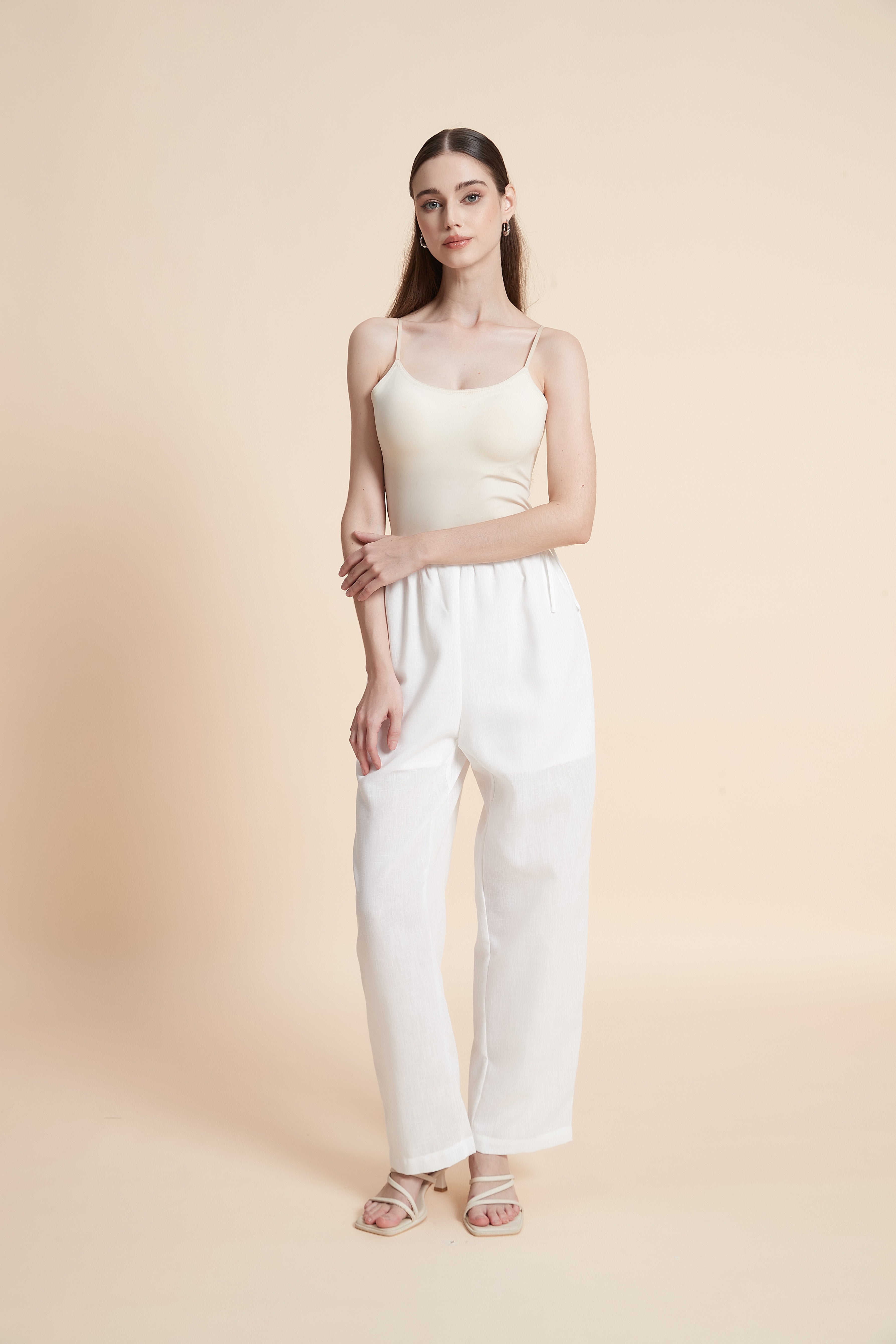 Straight-leg pants with elastic waist