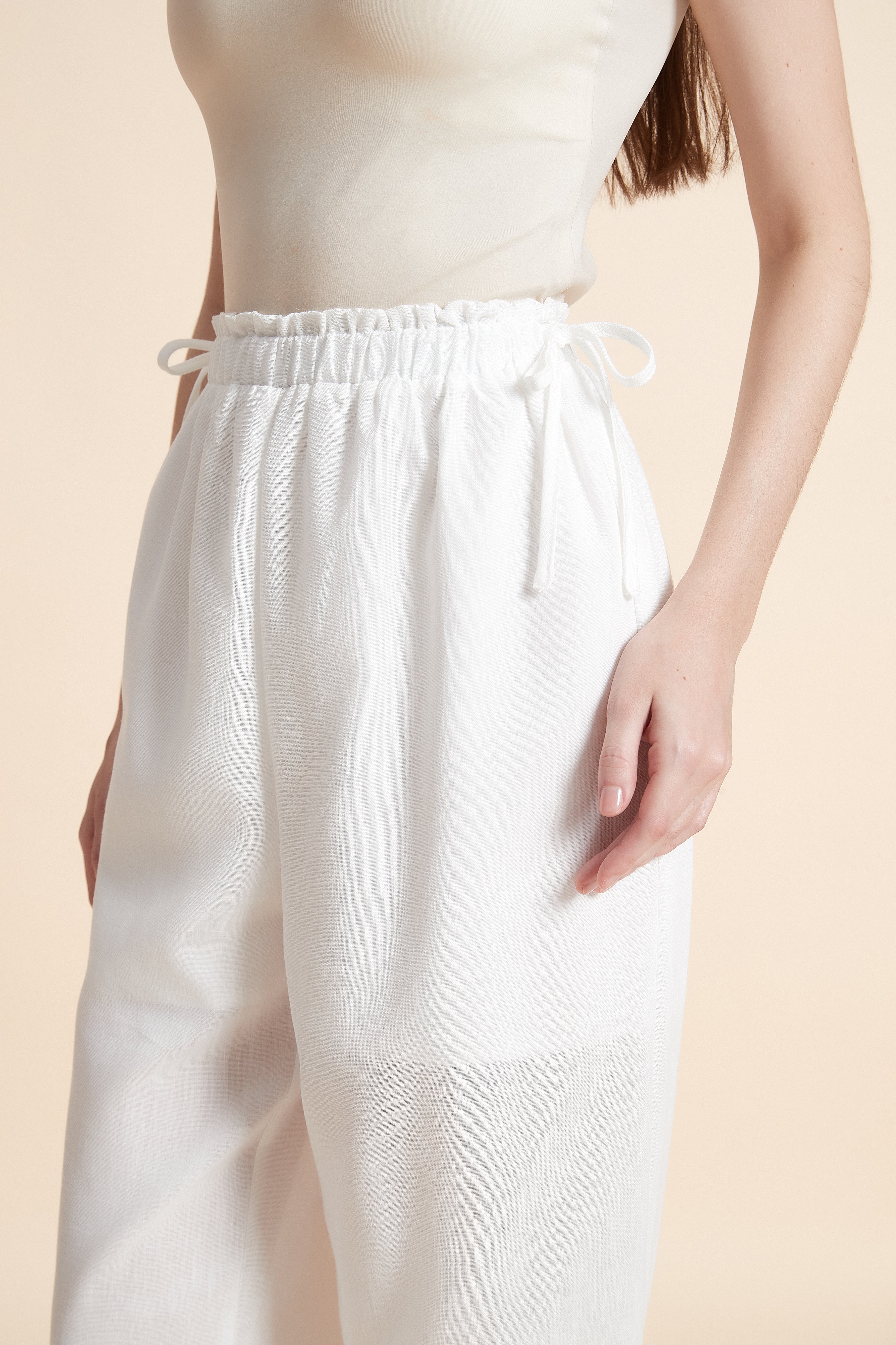 Straight-leg pants with elastic waist