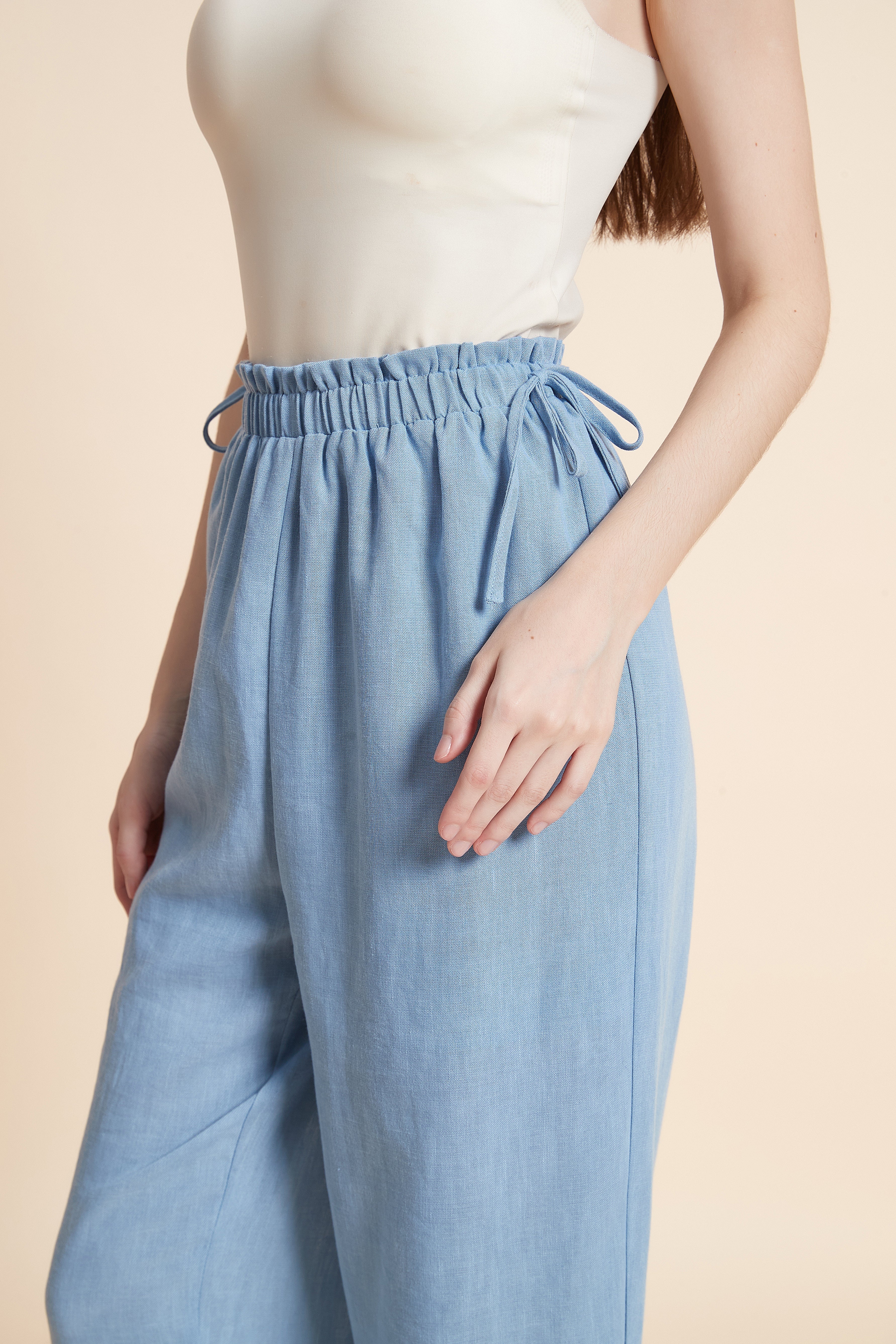 Straight-leg pants with elastic waist