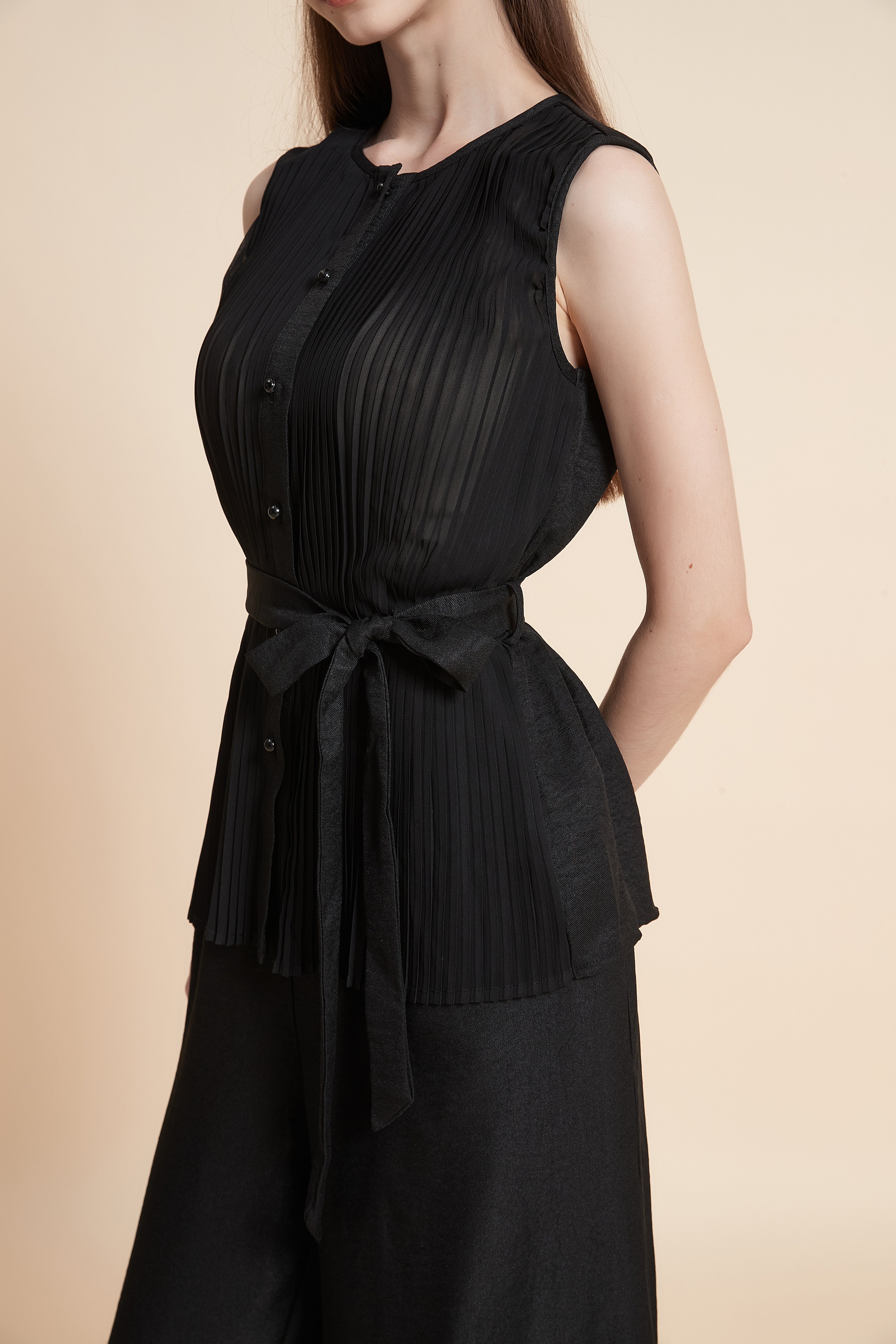 Sleeveless fine-striped top with a belt
