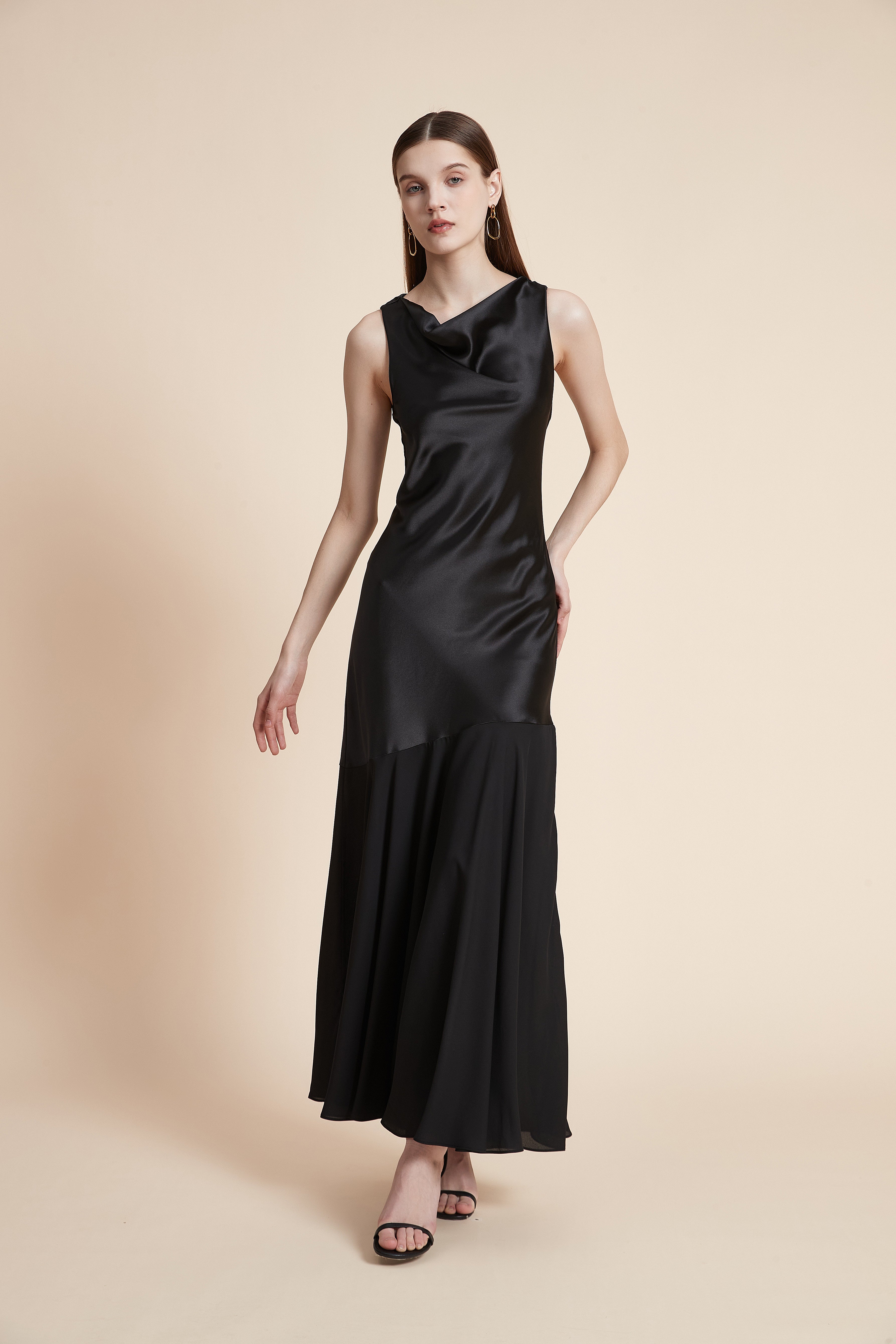 فستان ماكسي سادة بدون أكمام