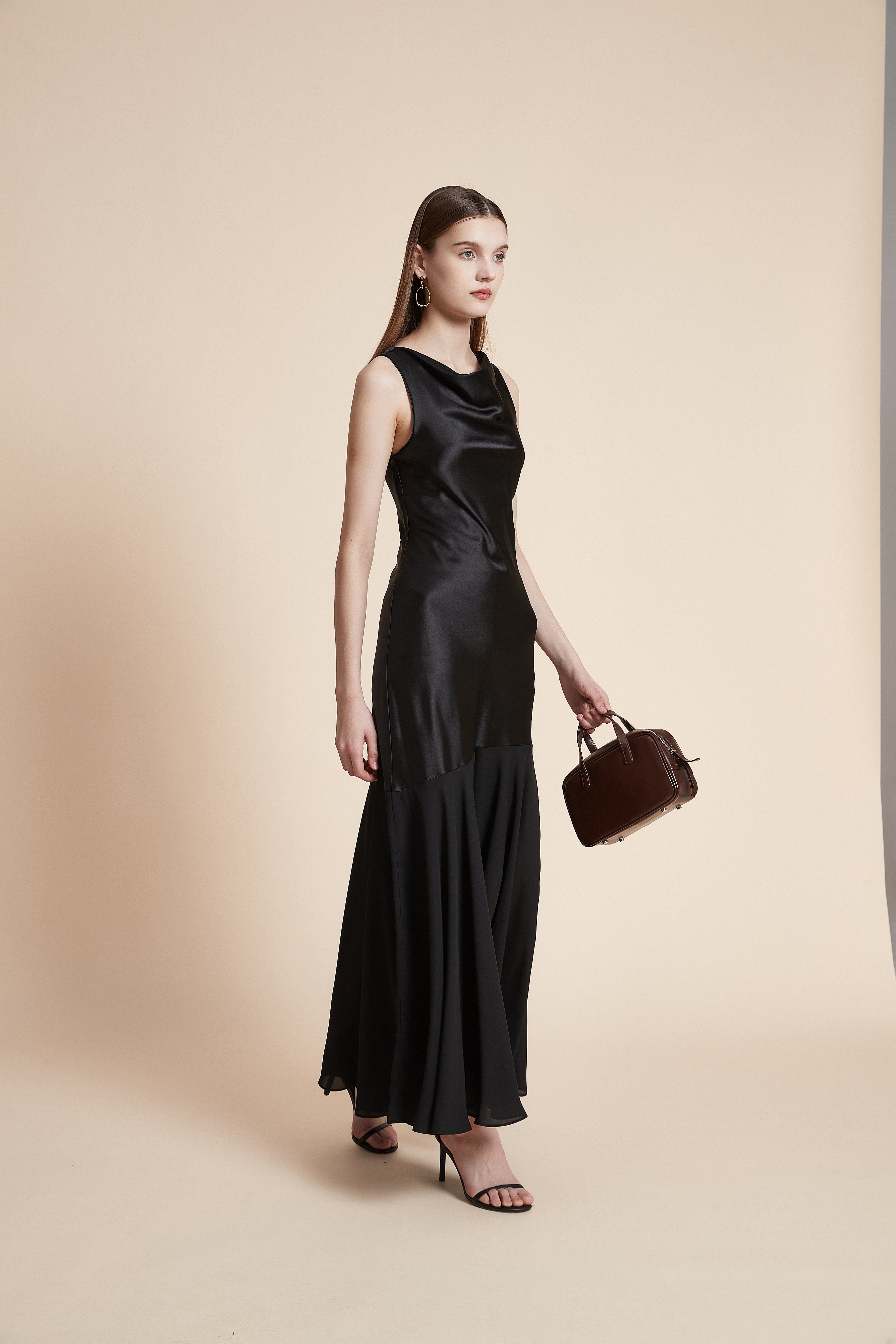 فستان ماكسي سادة بدون أكمام