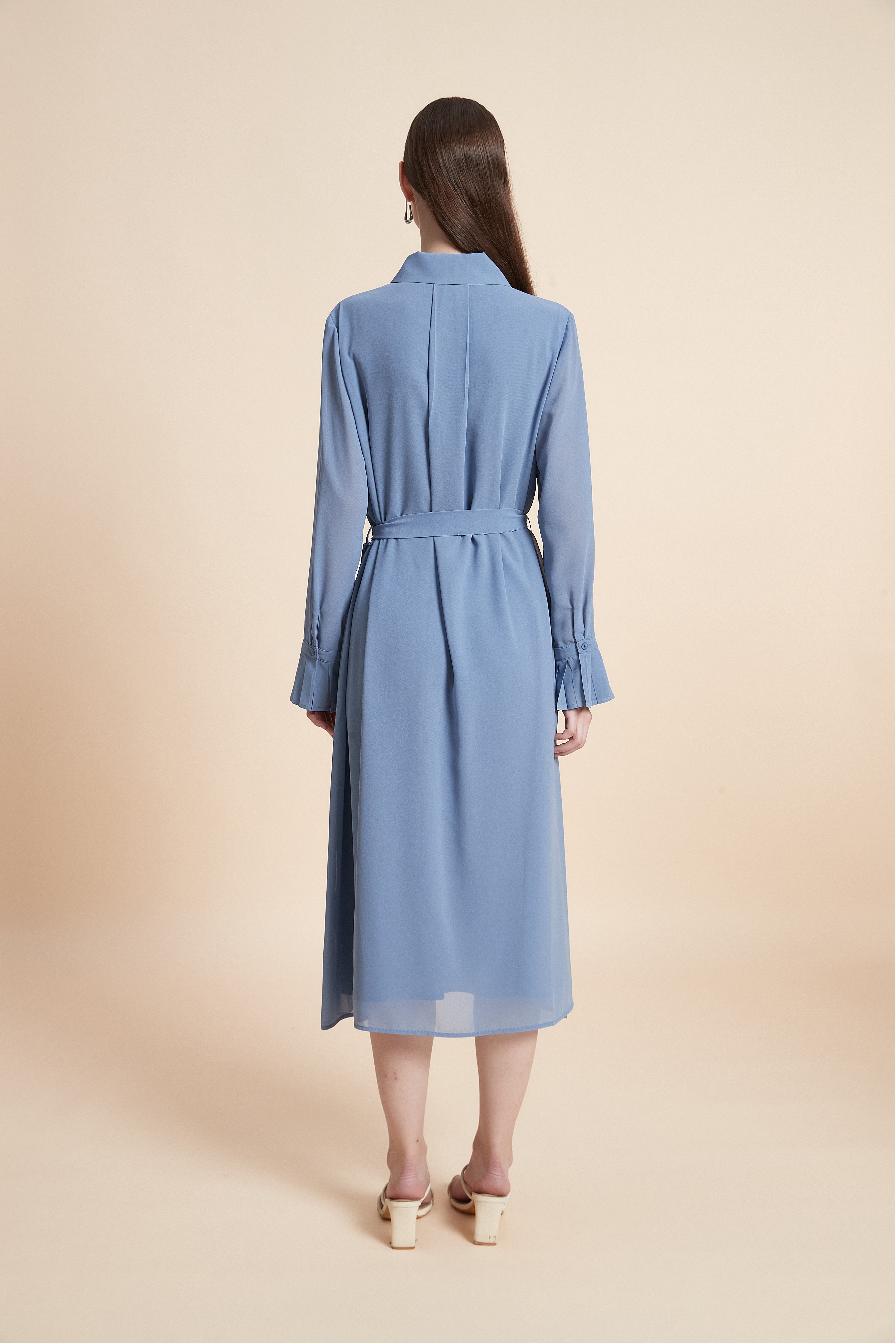 Pleated midi dress with a waist tie