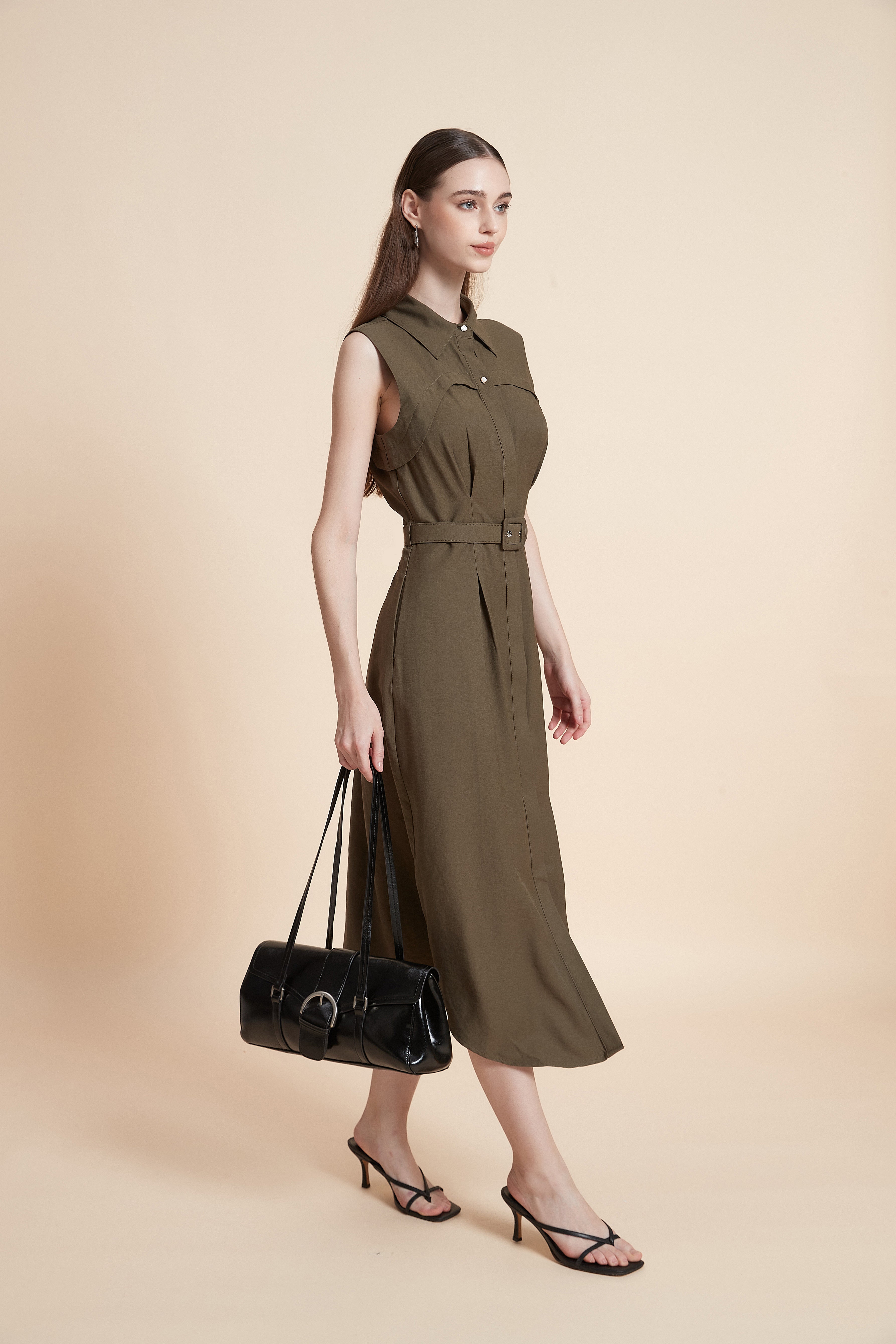 Sleeveless shirt dress with a belt