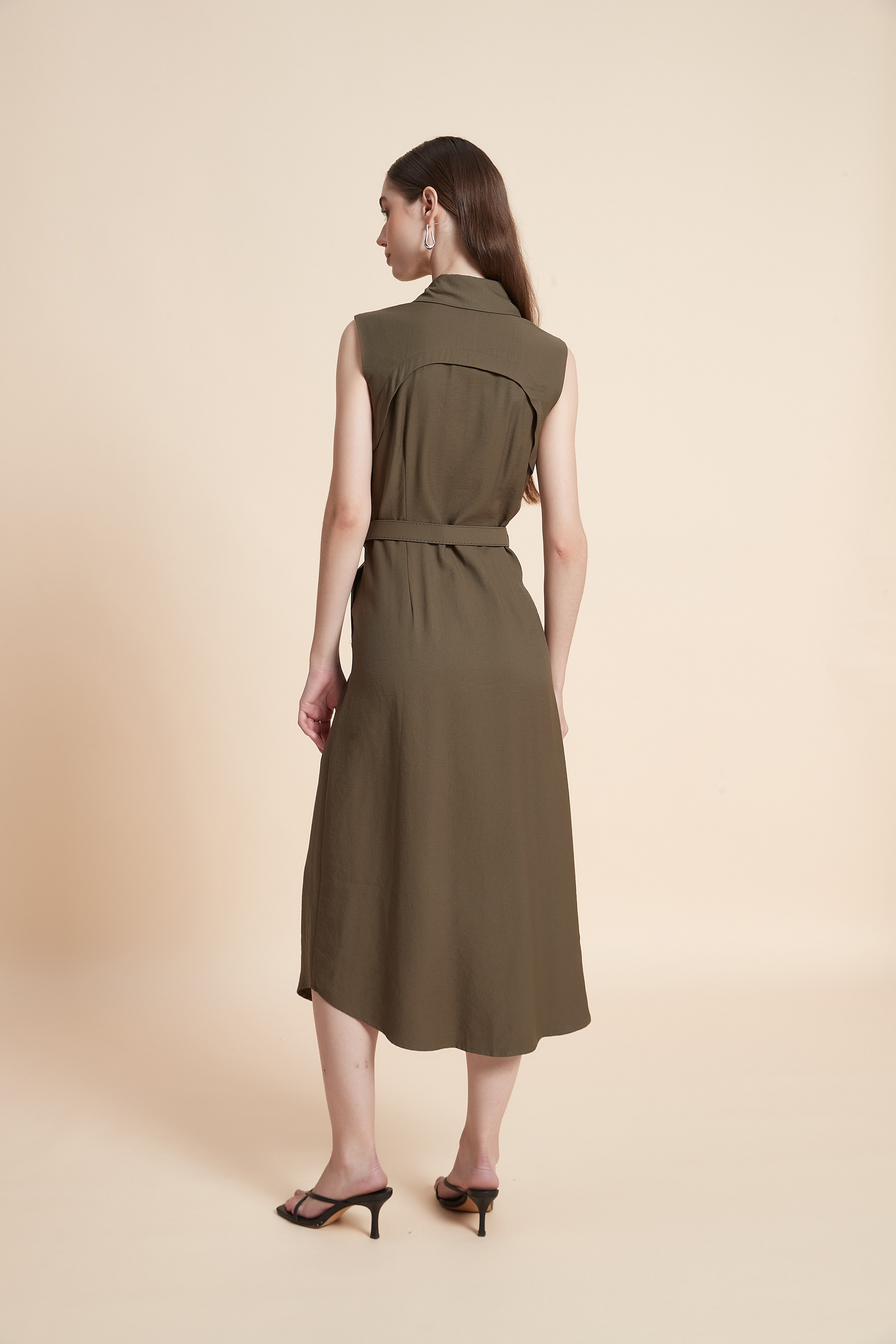 Sleeveless shirt dress with a belt