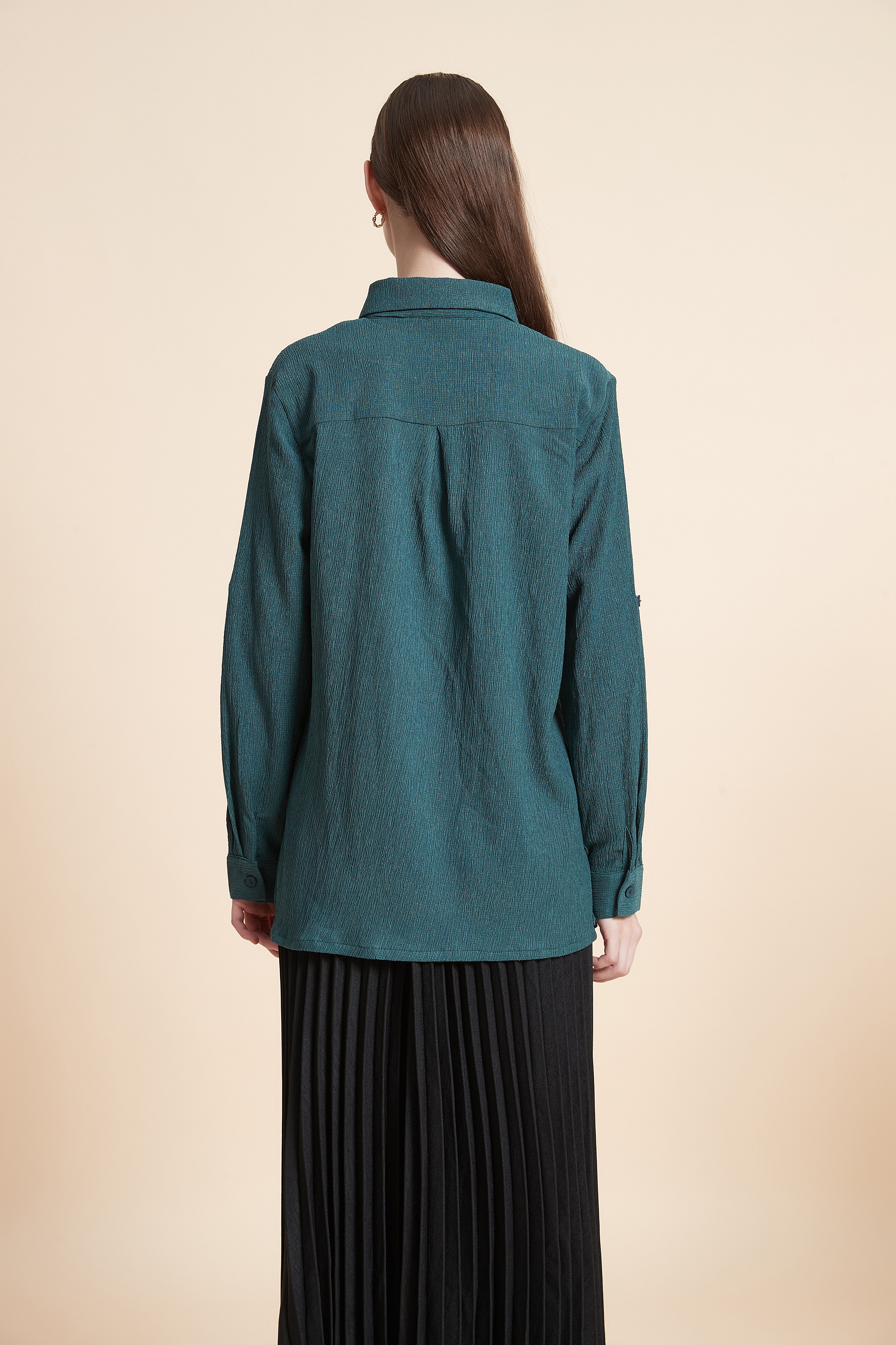 Collared shirt with front buttons