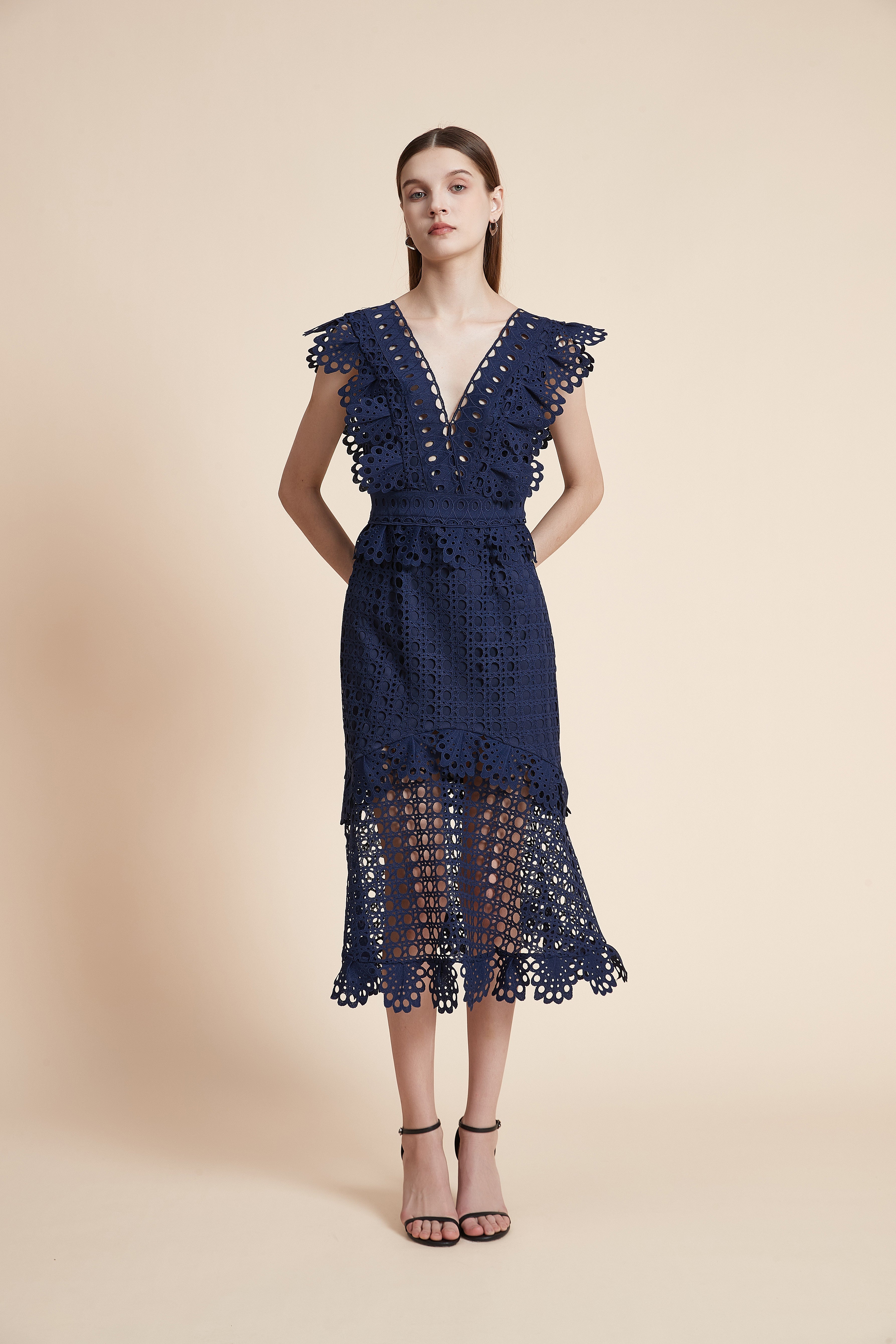 فستان ميدي منقوش بأكمام قصيرة