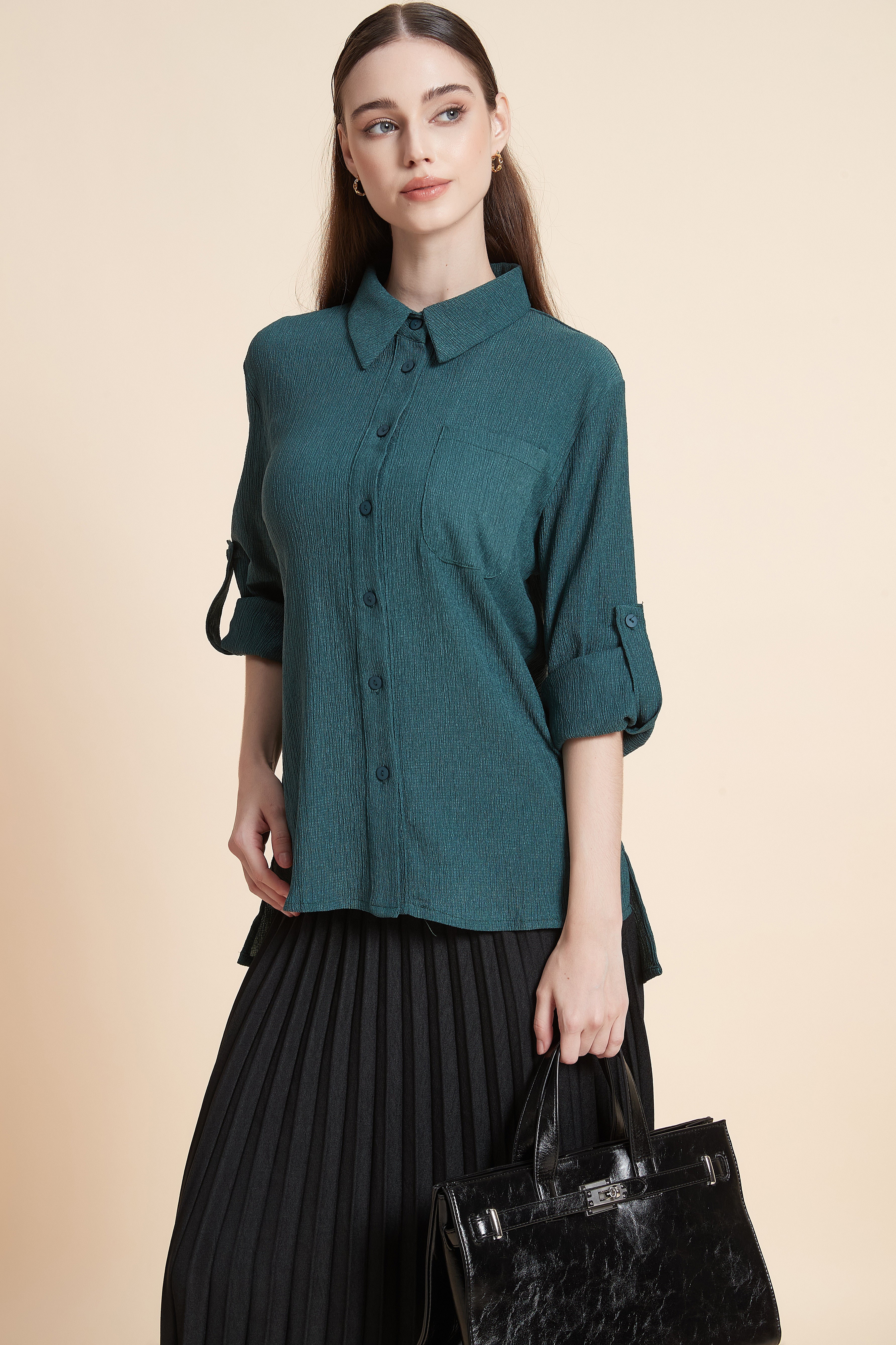 Collared shirt with front buttons