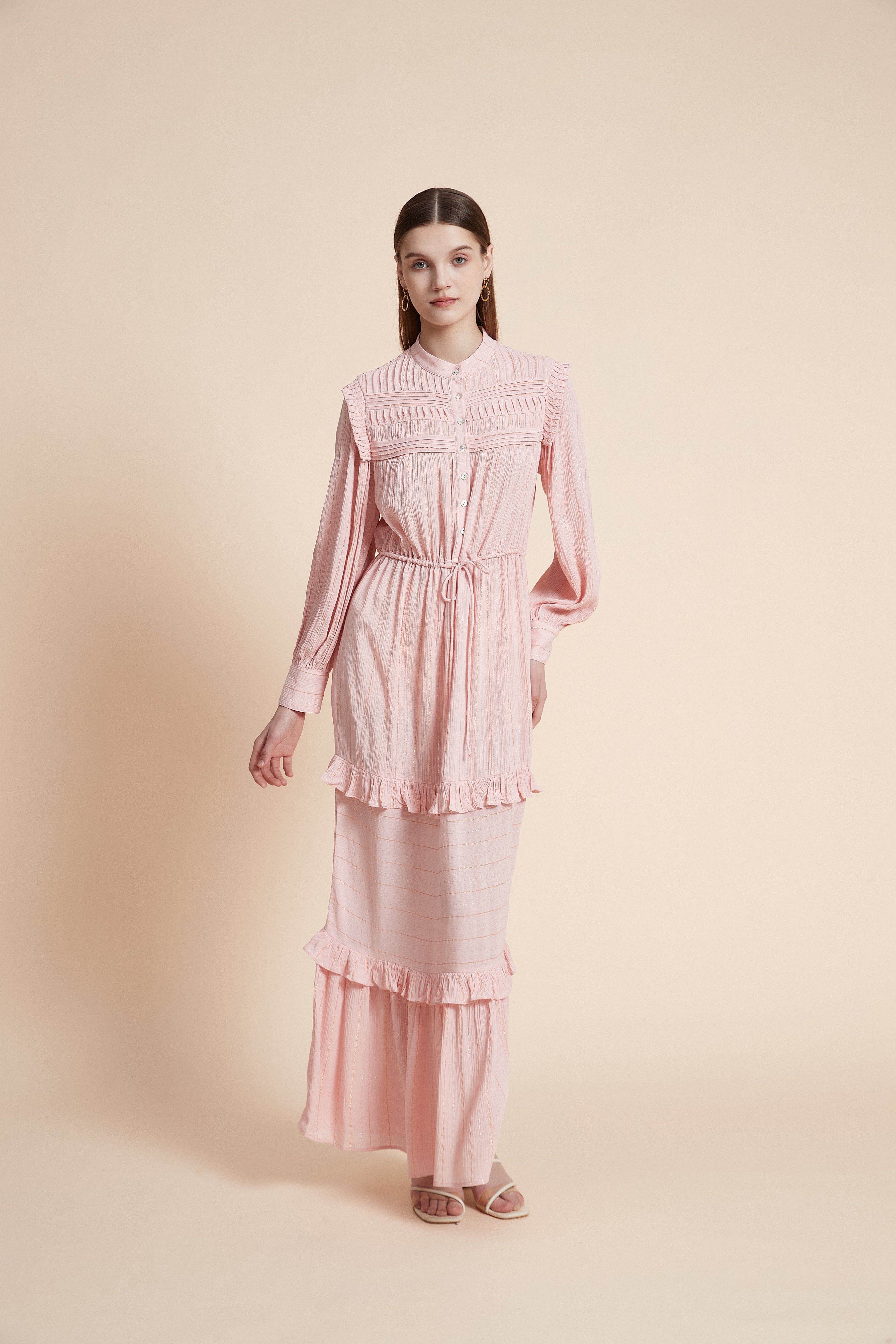 Long Waist-Defined Dress with Wide Long Sleeves