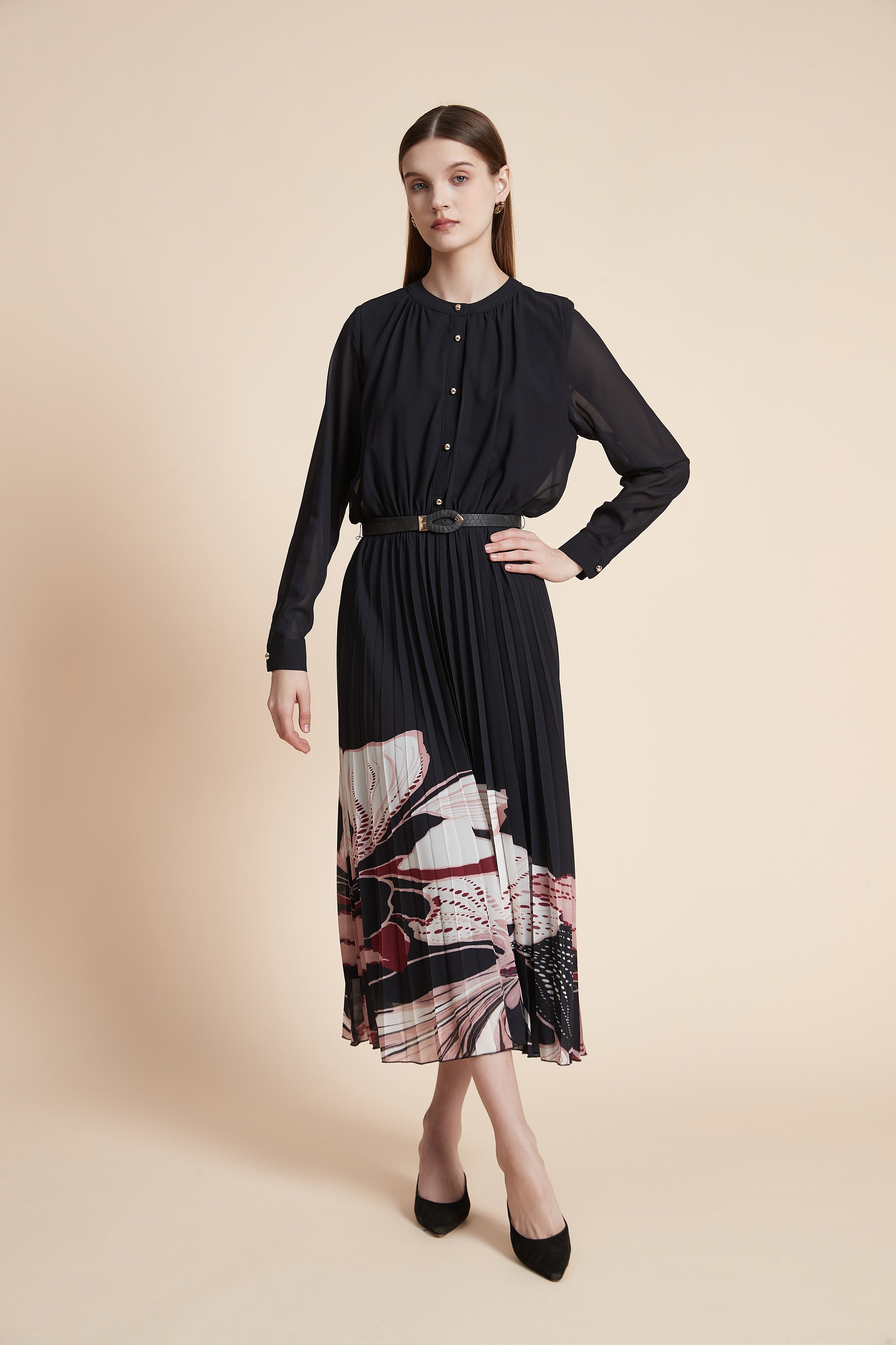 فستان ميدي منقوش بأكمام طويلة