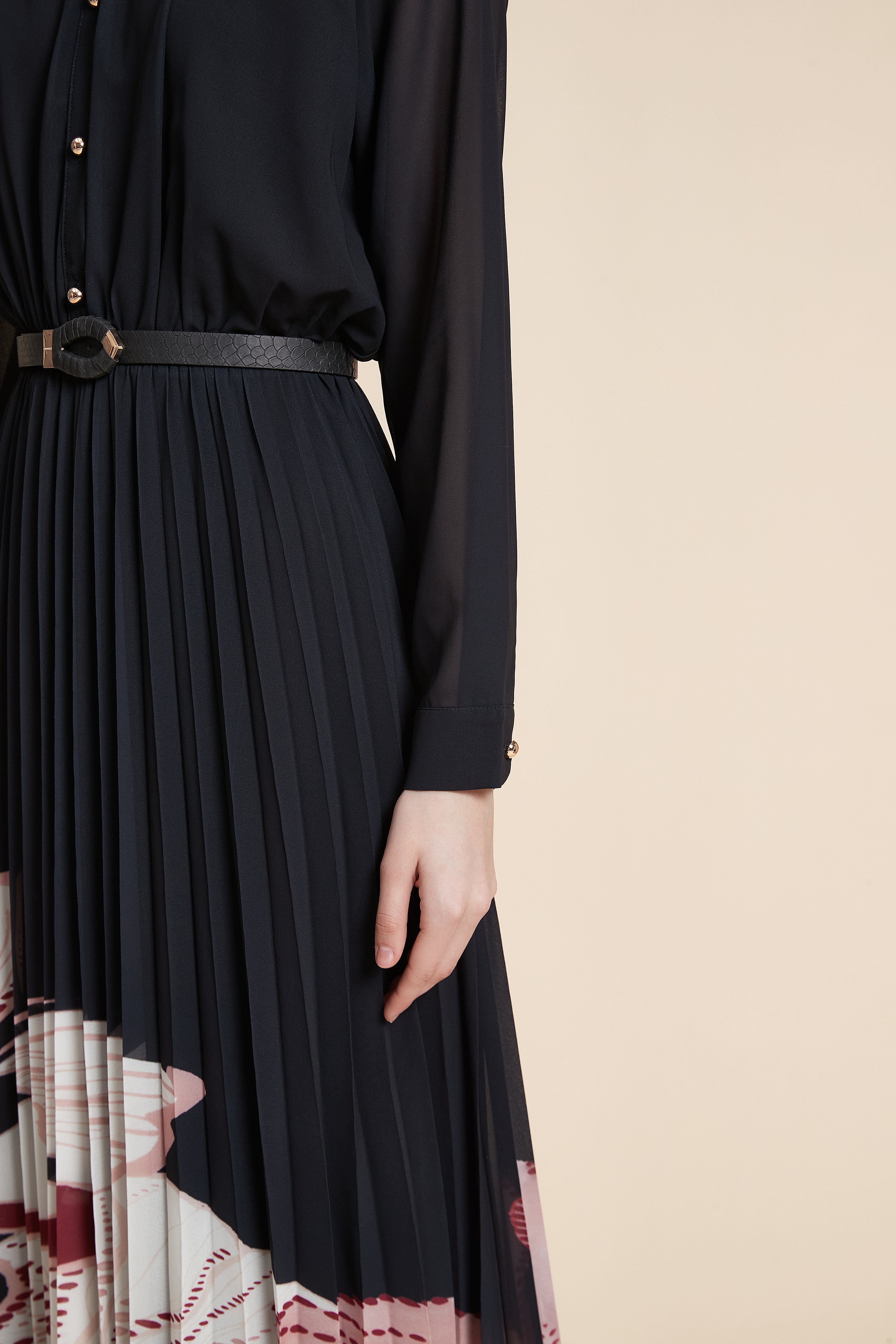 فستان ميدي منقوش بأكمام طويلة