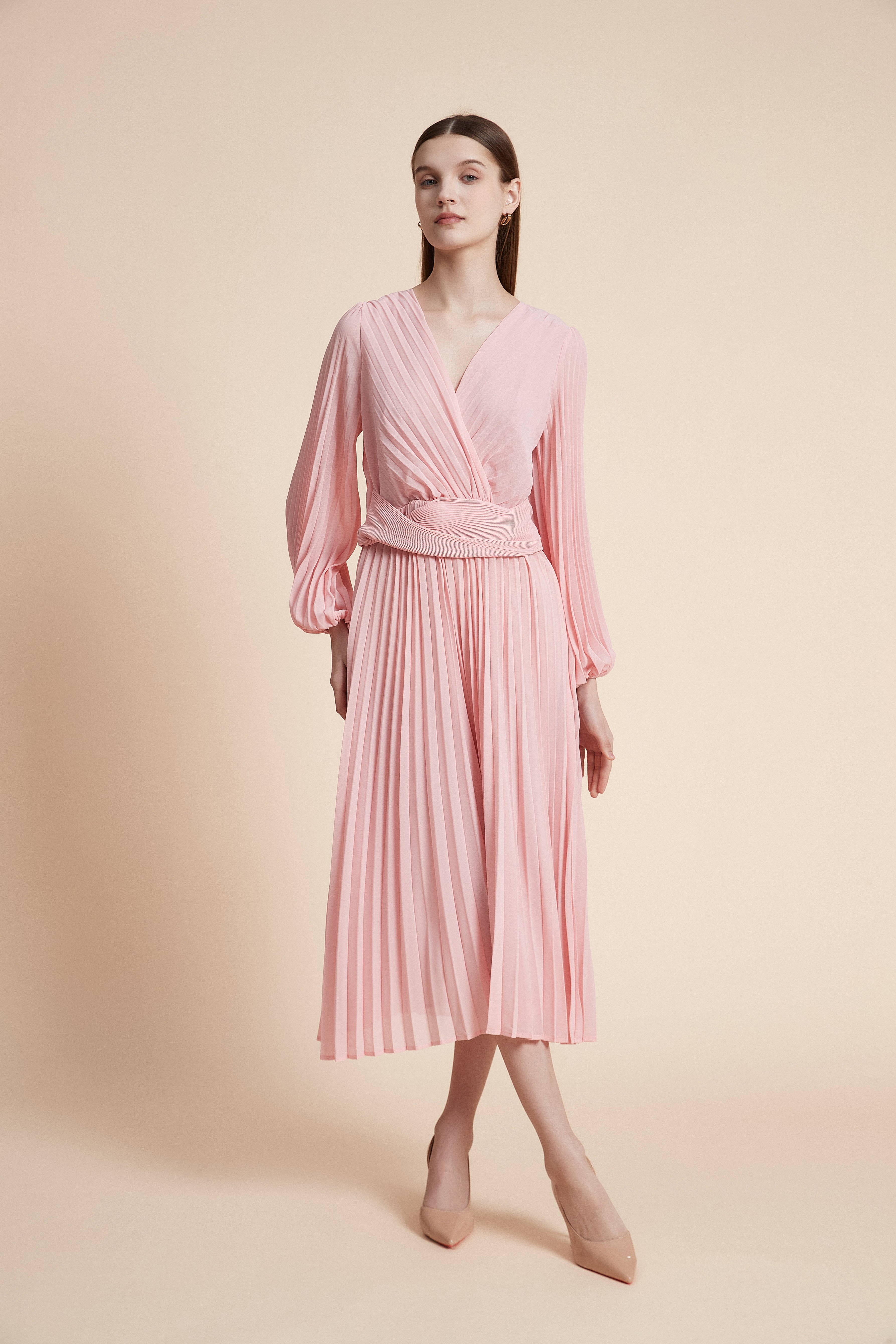 فستان ميدي بليسيه بأكمام طويلة