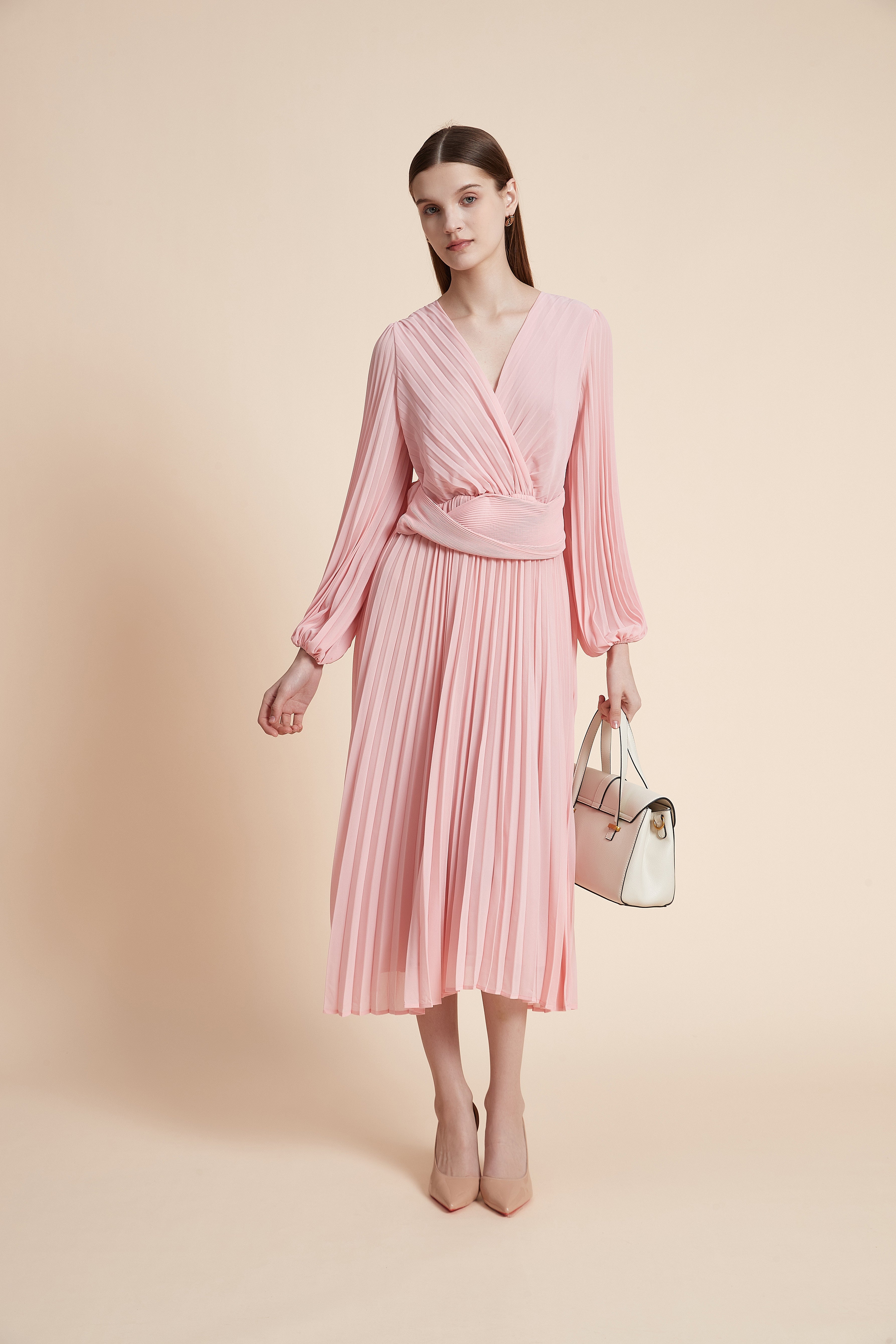 فستان ميدي بليسيه بأكمام طويلة