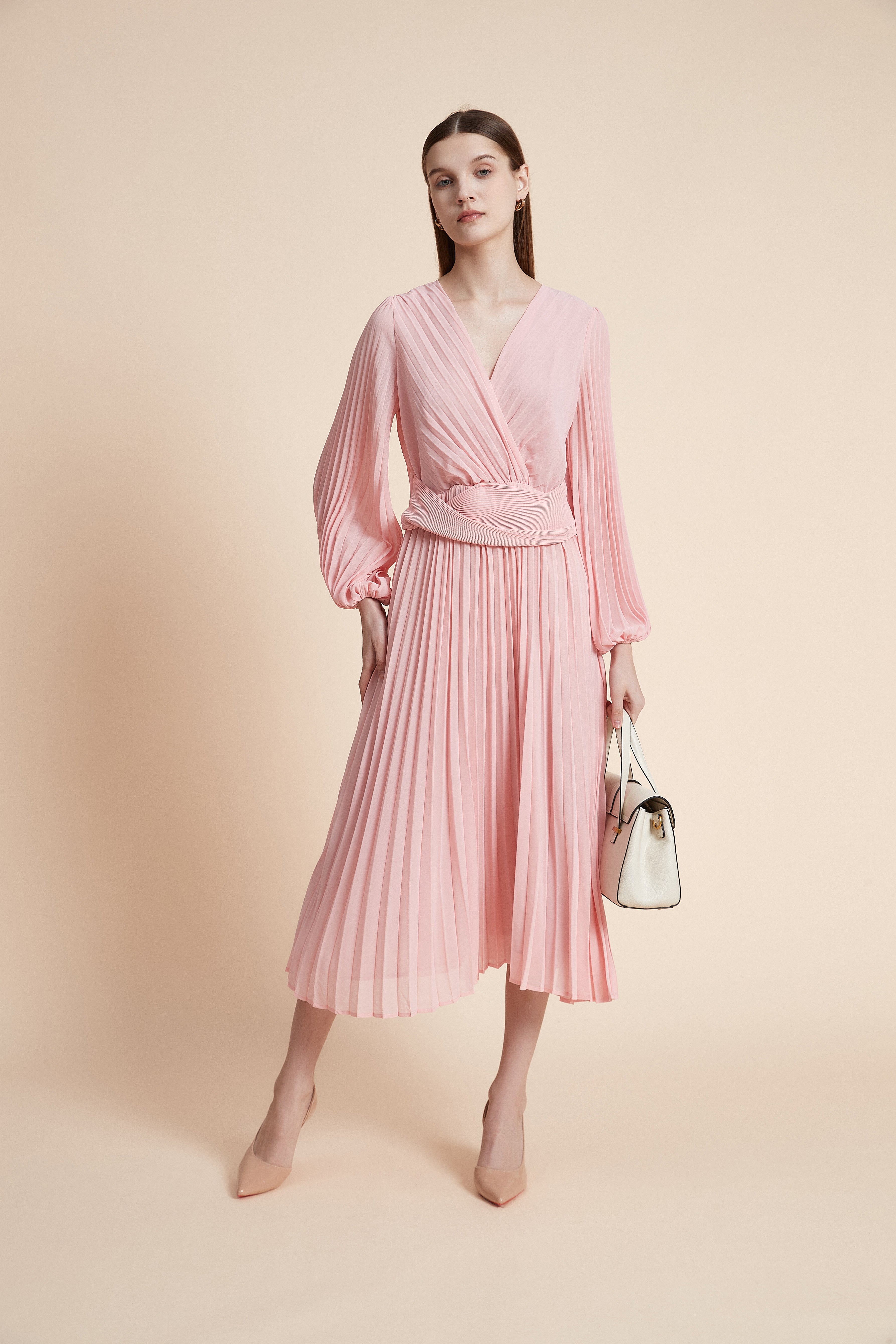 فستان ميدي بليسيه بأكمام طويلة