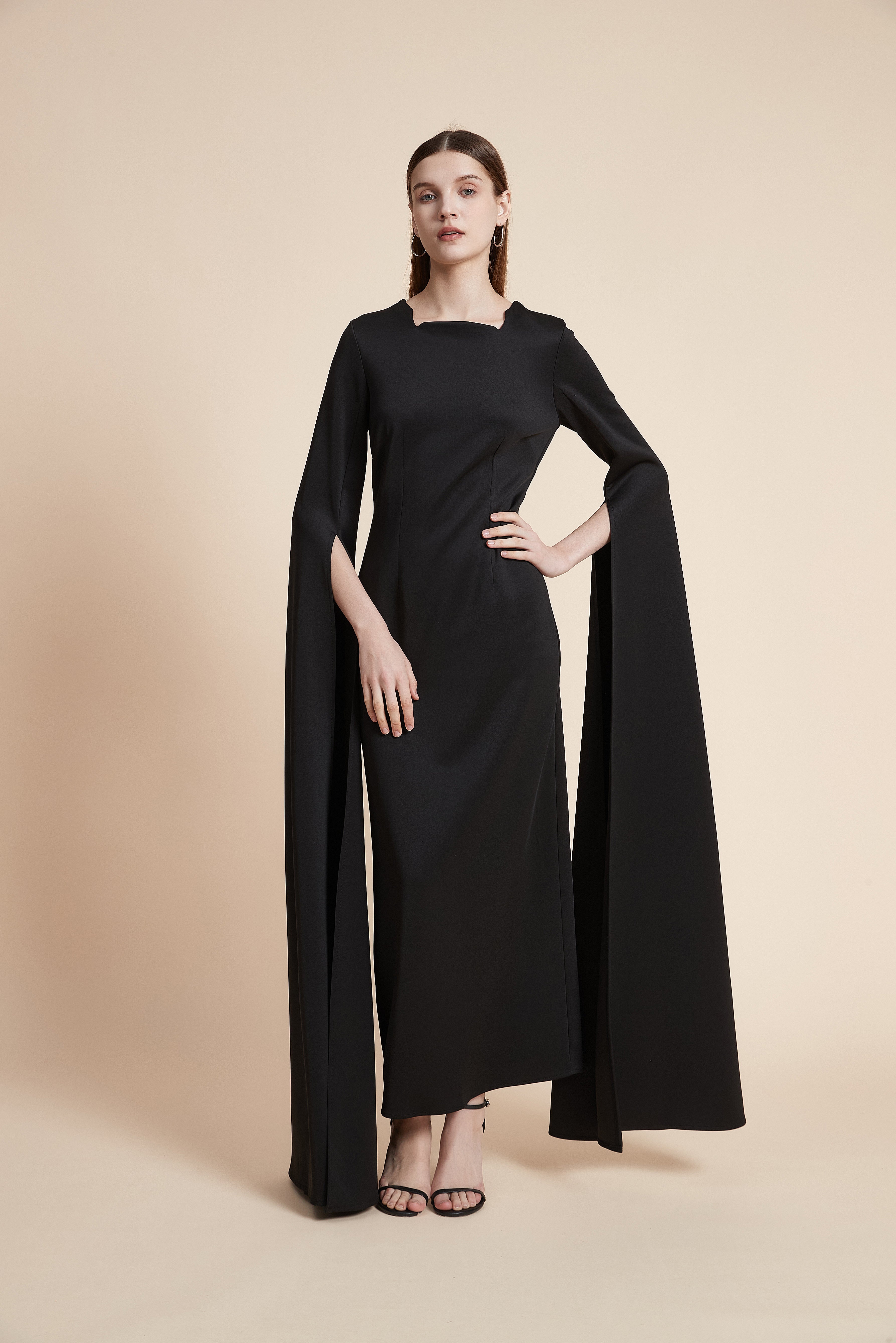 فستان ماكسي سادة بأكمام طويلة مفتوحة