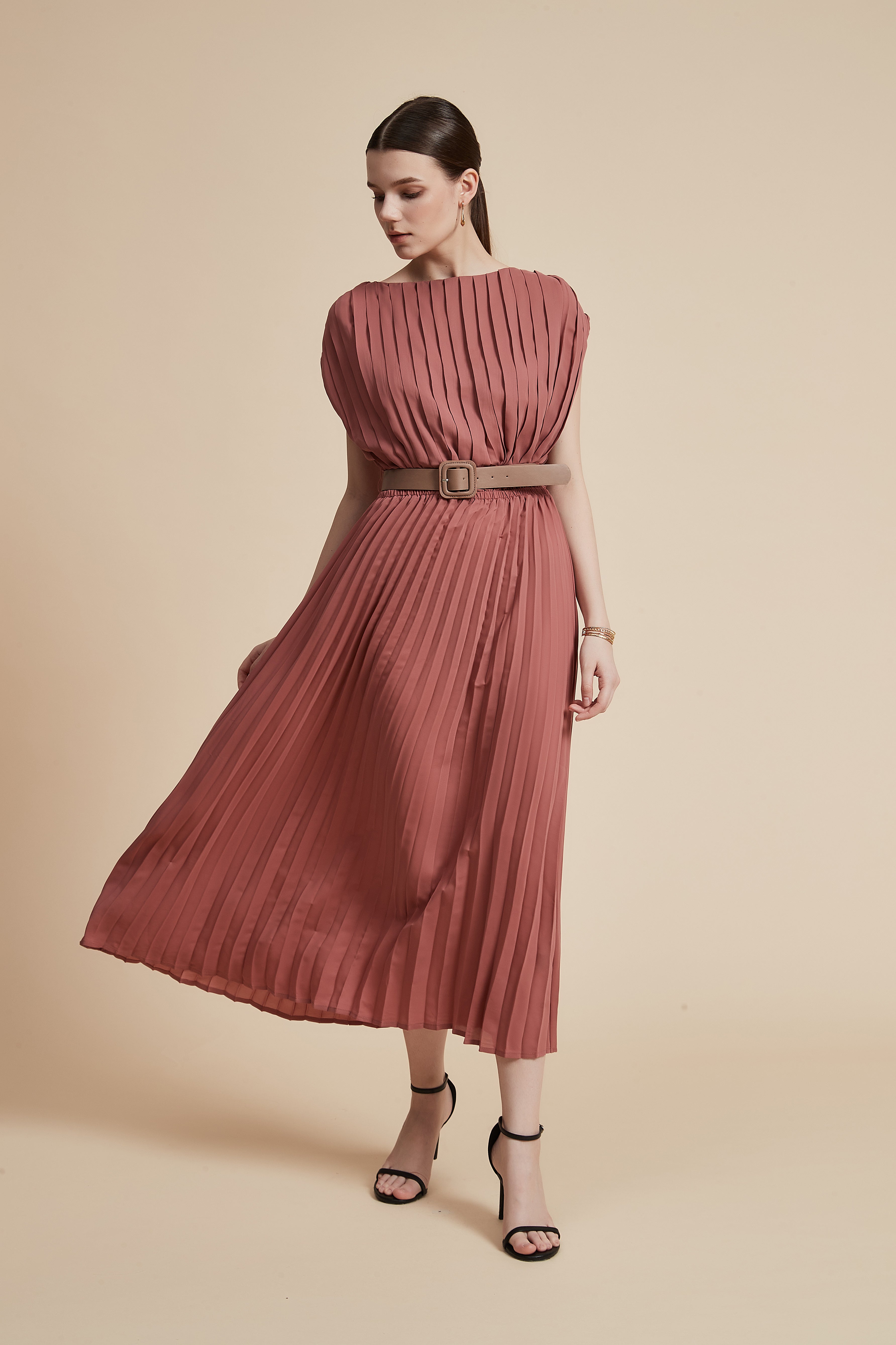 Pleated Midi Dress Without Sleeves