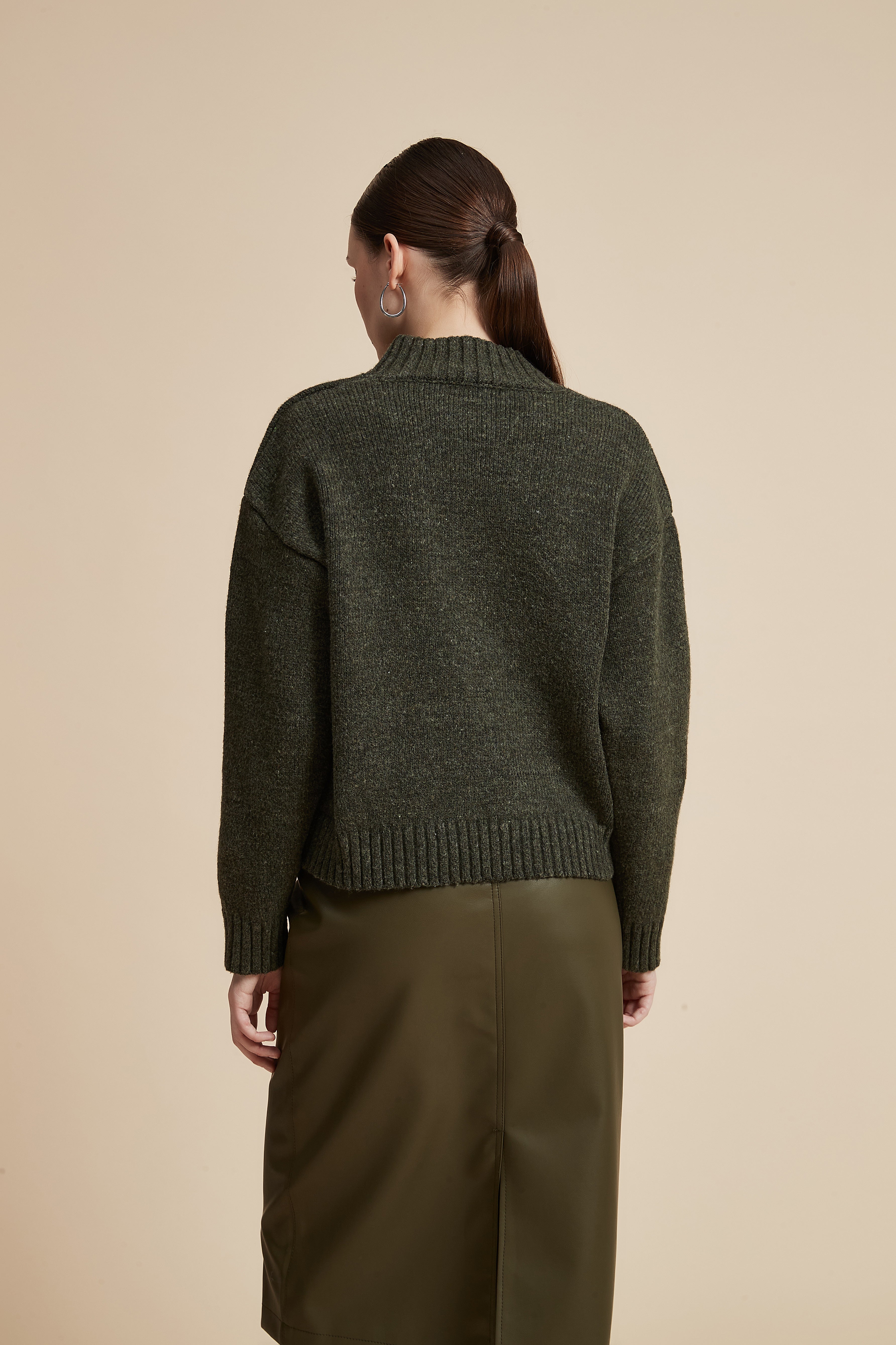 Solid Long Sleeve Waist-Length Sweater