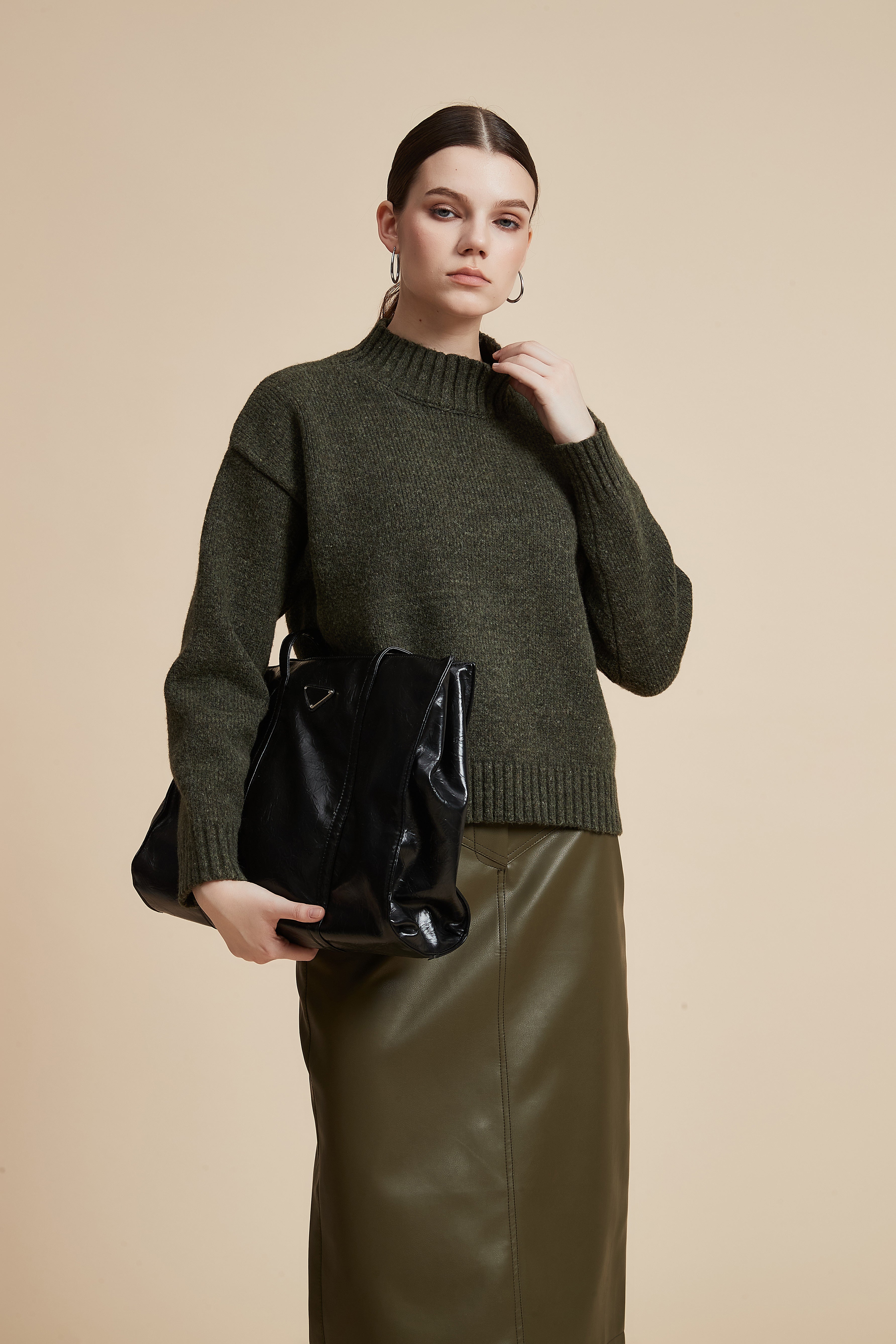 Solid Long Sleeve Waist-Length Sweater