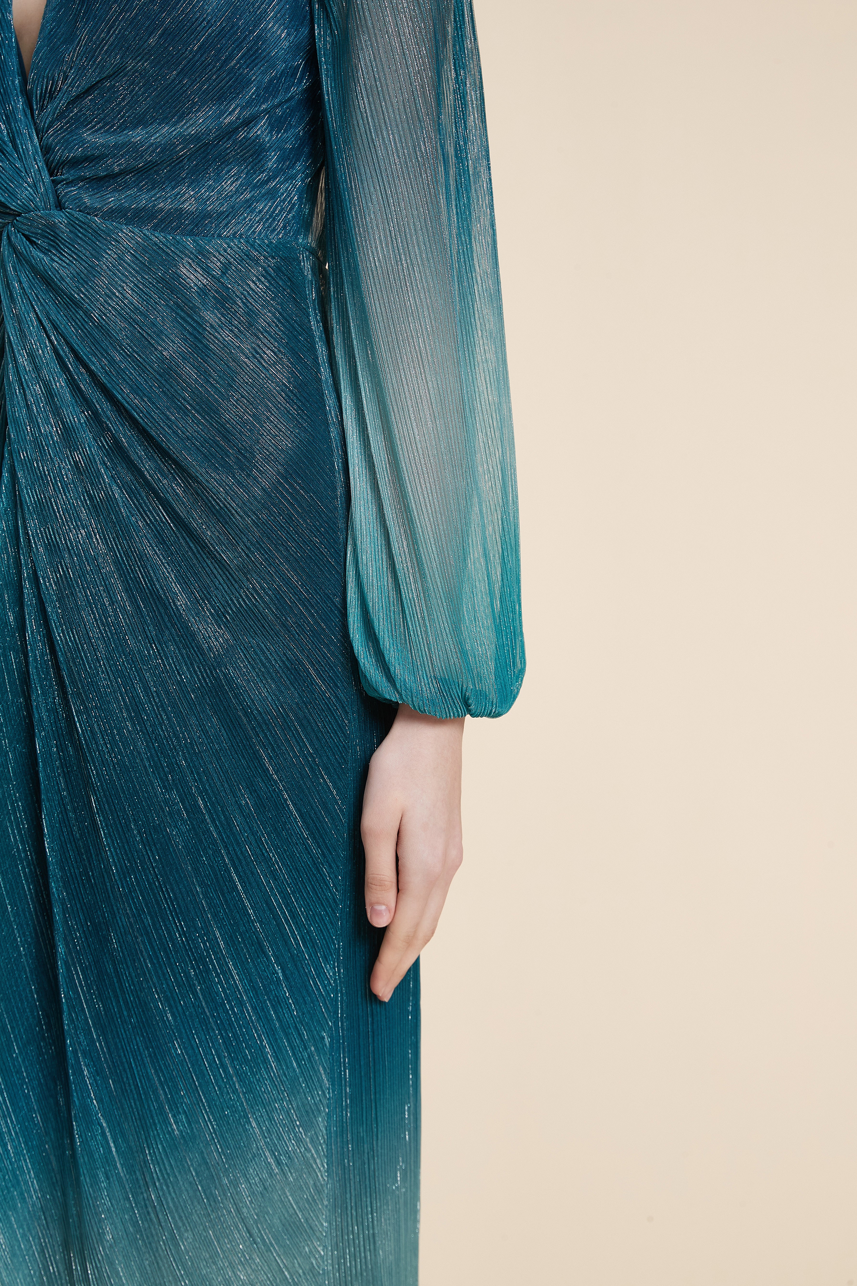 فستان ميدي منقوش بأكمام طويلة