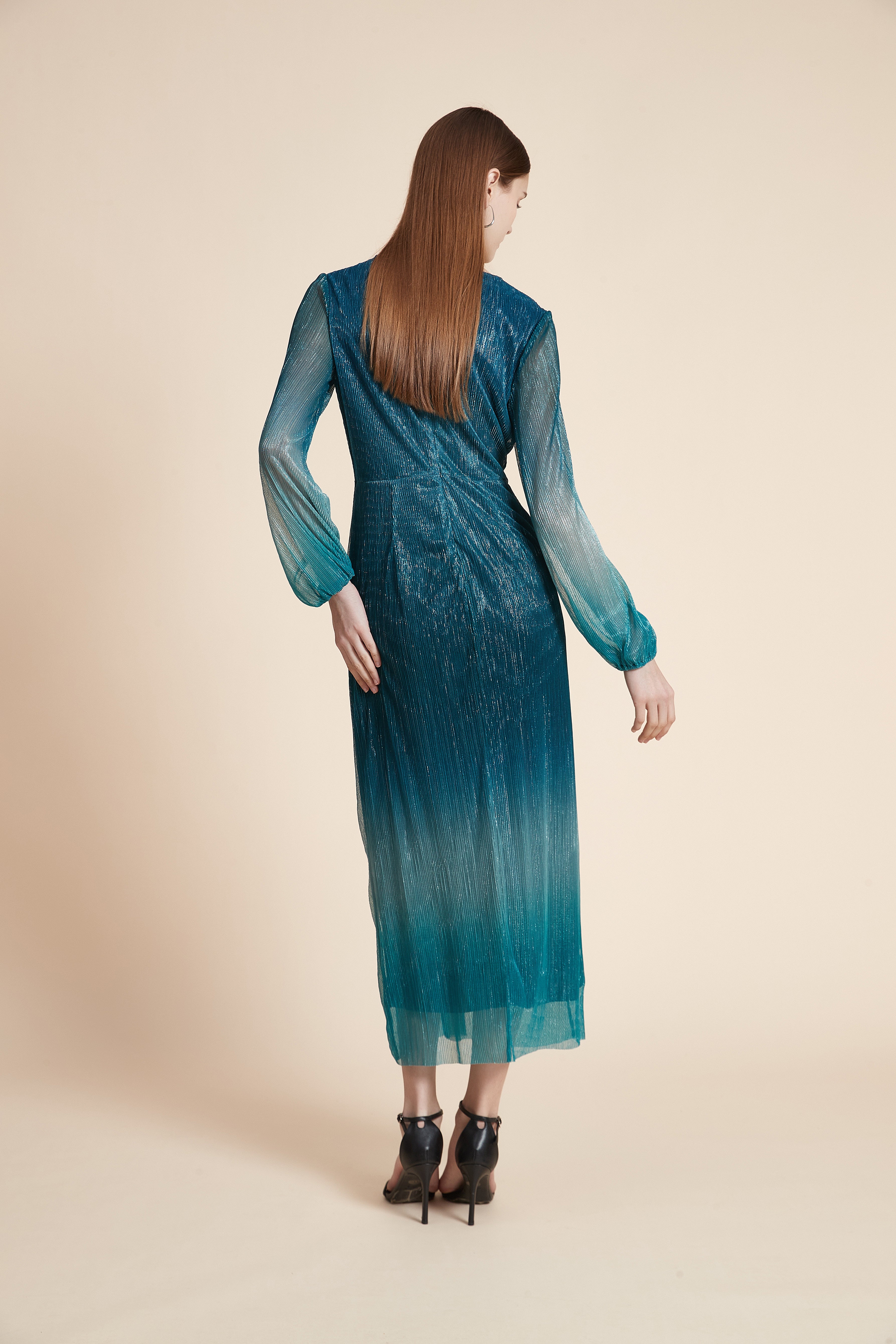 فستان ميدي منقوش بأكمام طويلة