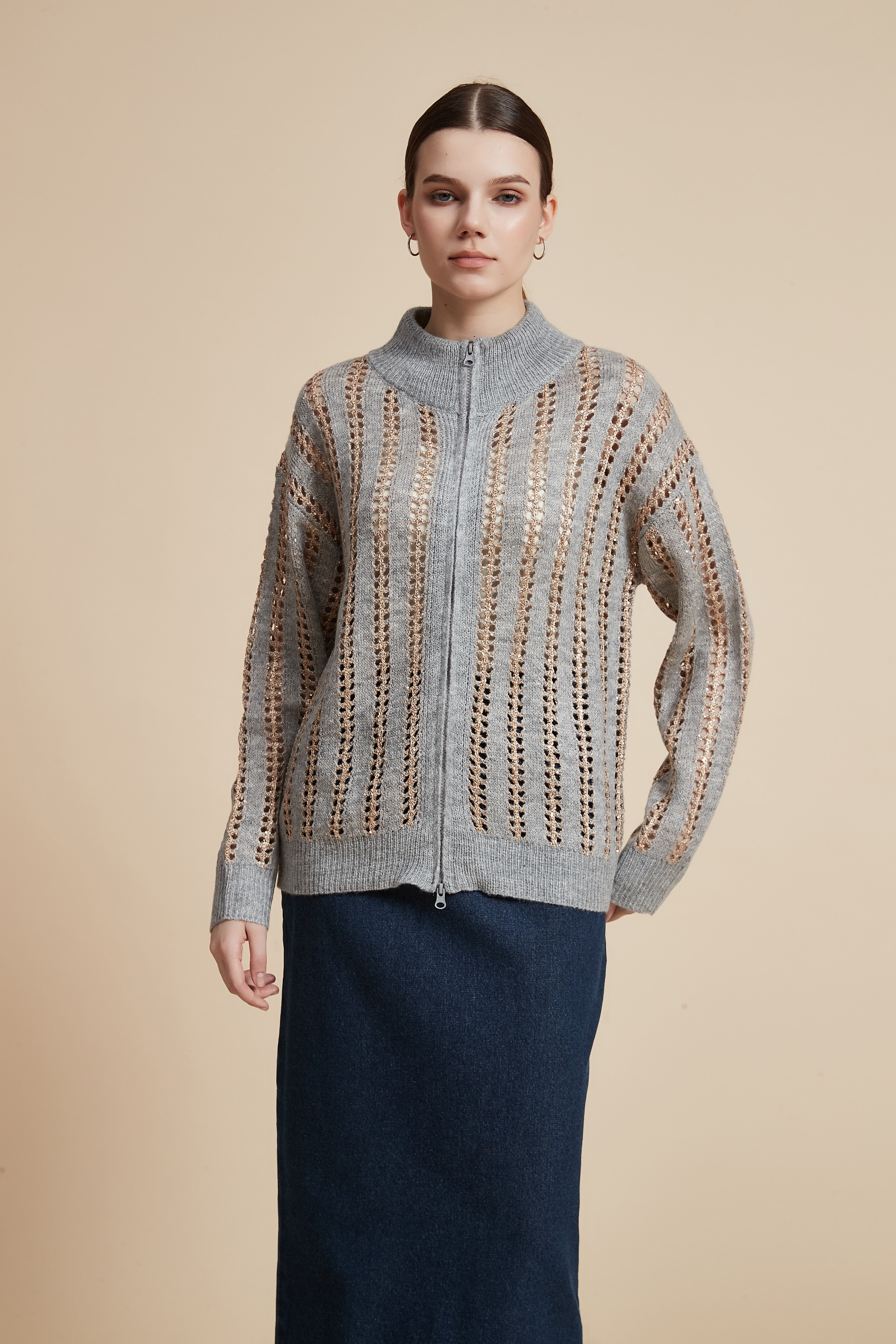 جاكيت بكم طويل مخرم بسحاب أمامي