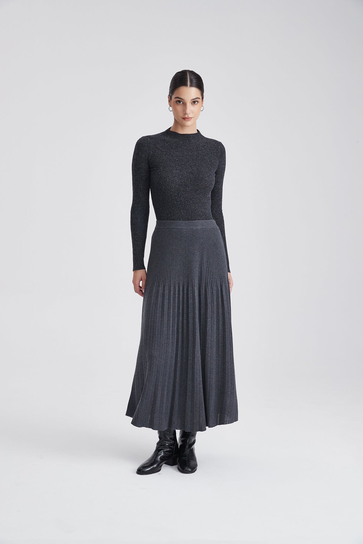 Plain Knitted Pleated Midi Skirt