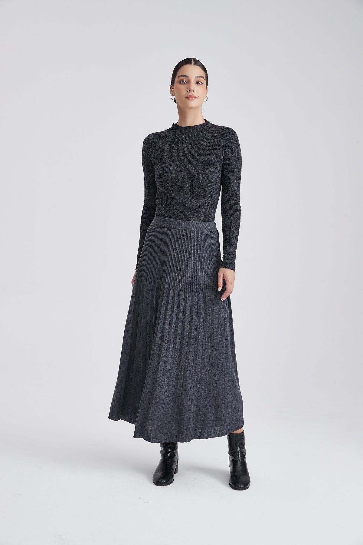 Plain Knitted Pleated Midi Skirt