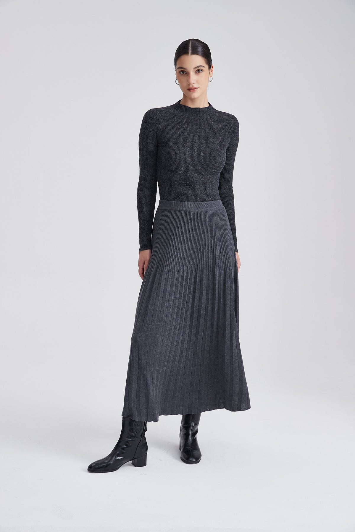 Plain Knitted Pleated Midi Skirt