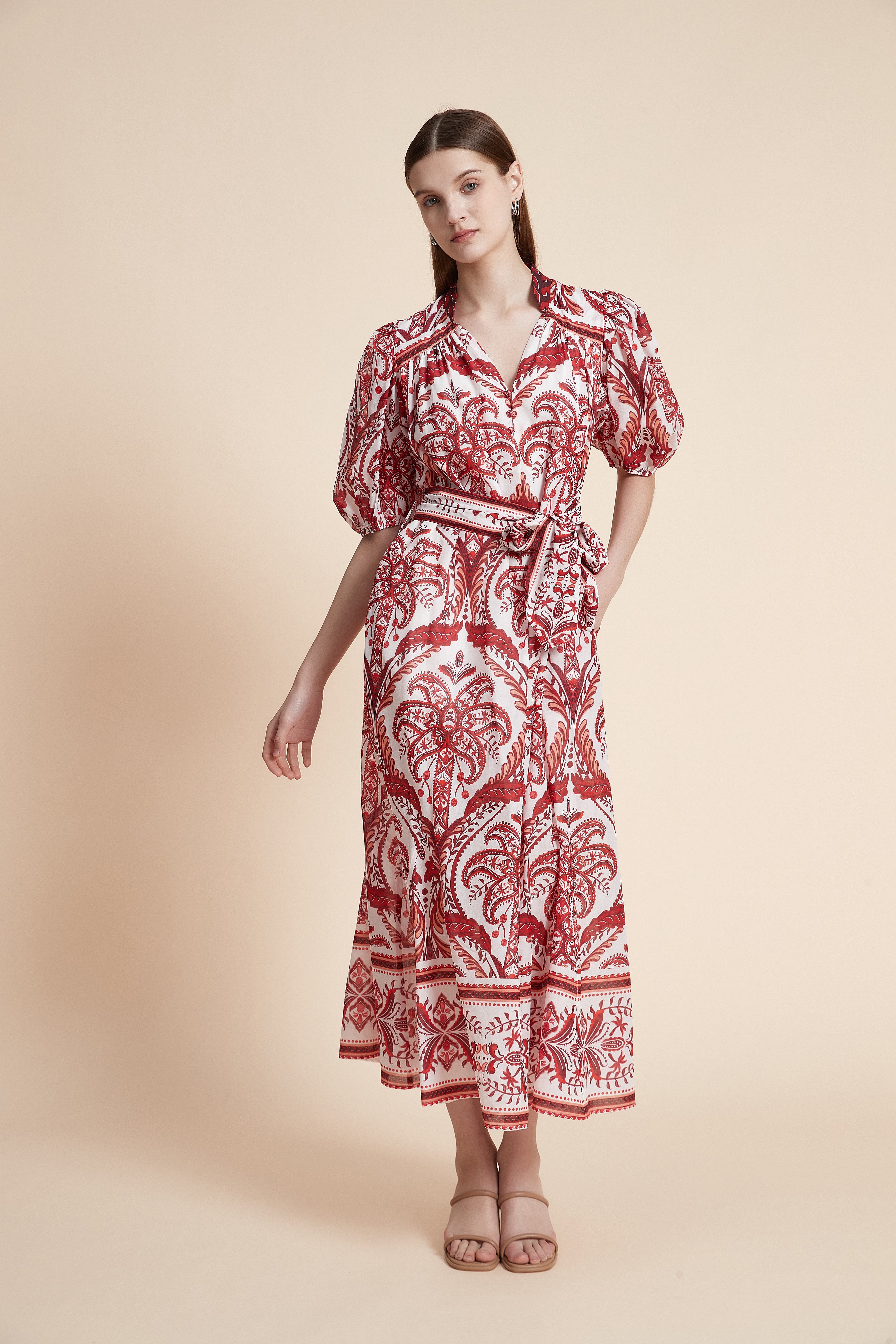 فستان ماكسي منقوش بأكمام قصيرة بحزام خصر