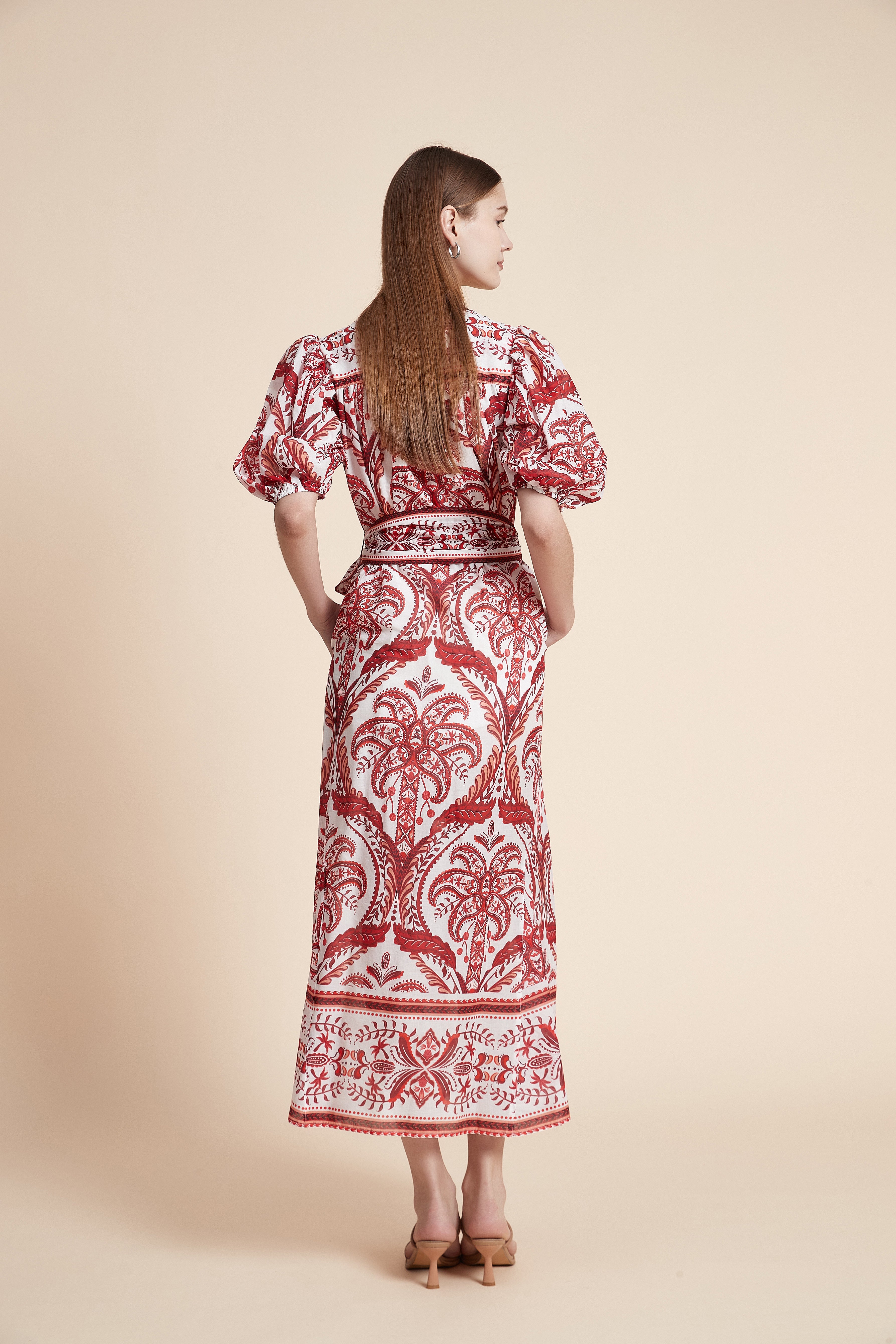 فستان ماكسي منقوش بأكمام قصيرة بحزام خصر