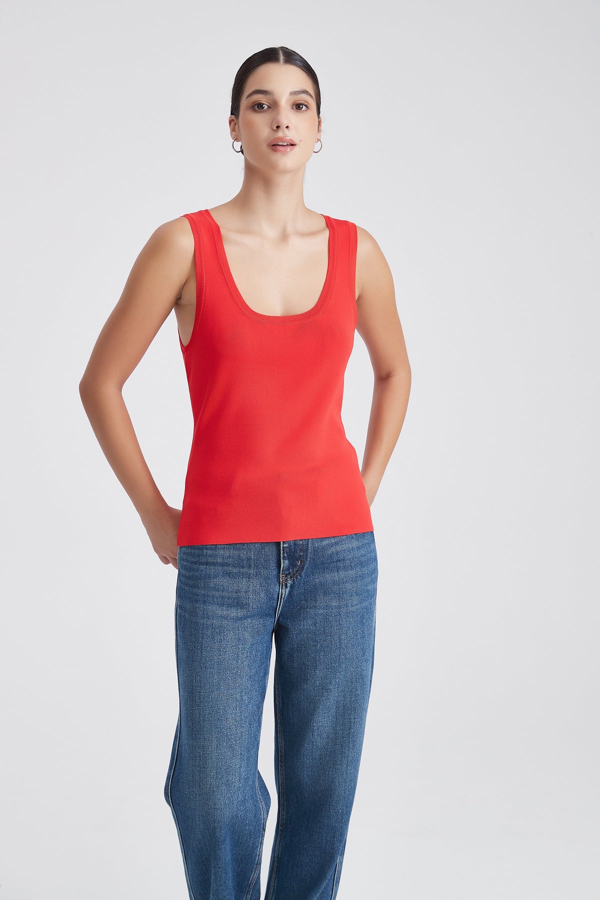 Sleeveless Knit Top with Round Neck