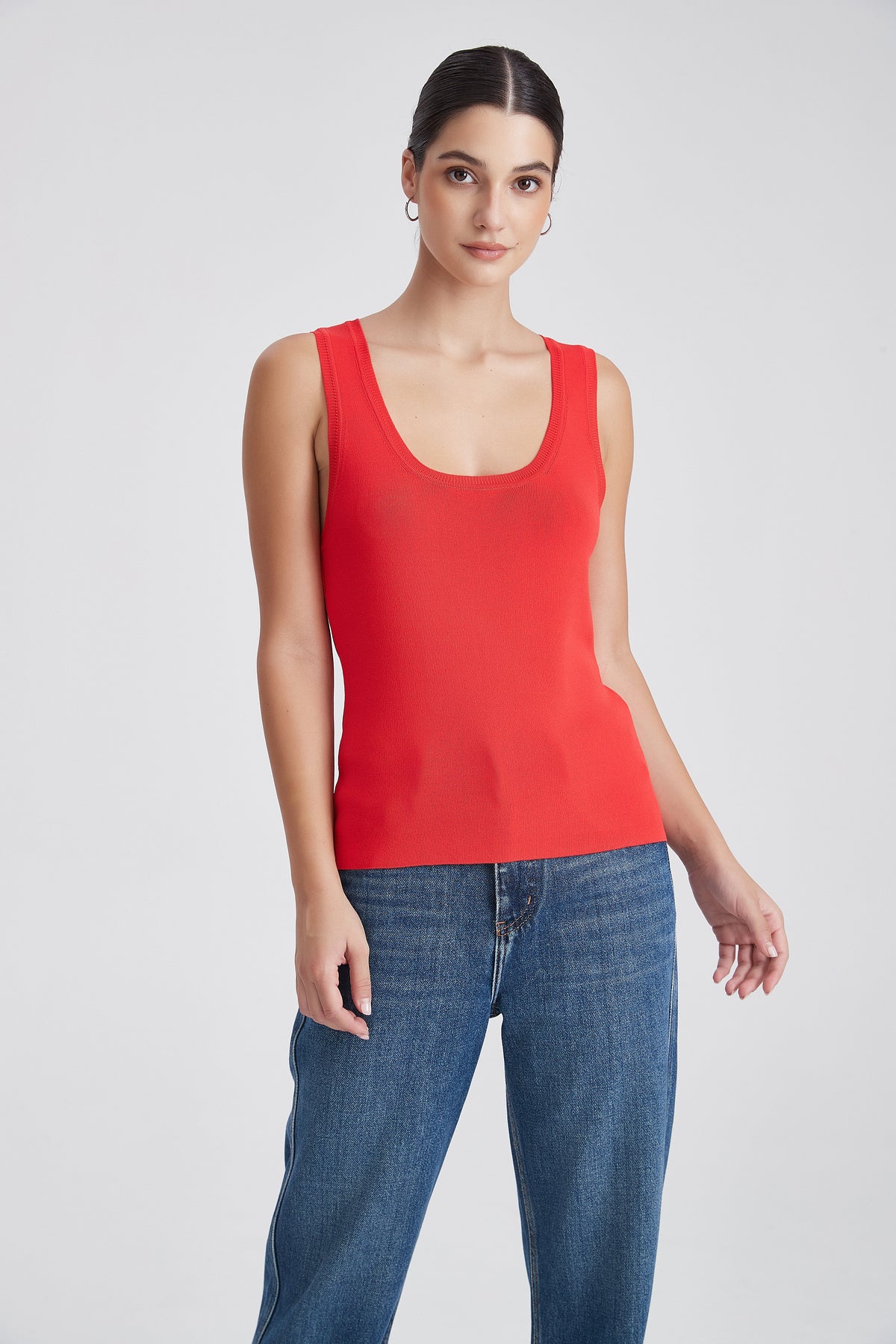 Sleeveless Knit Top with Round Neck