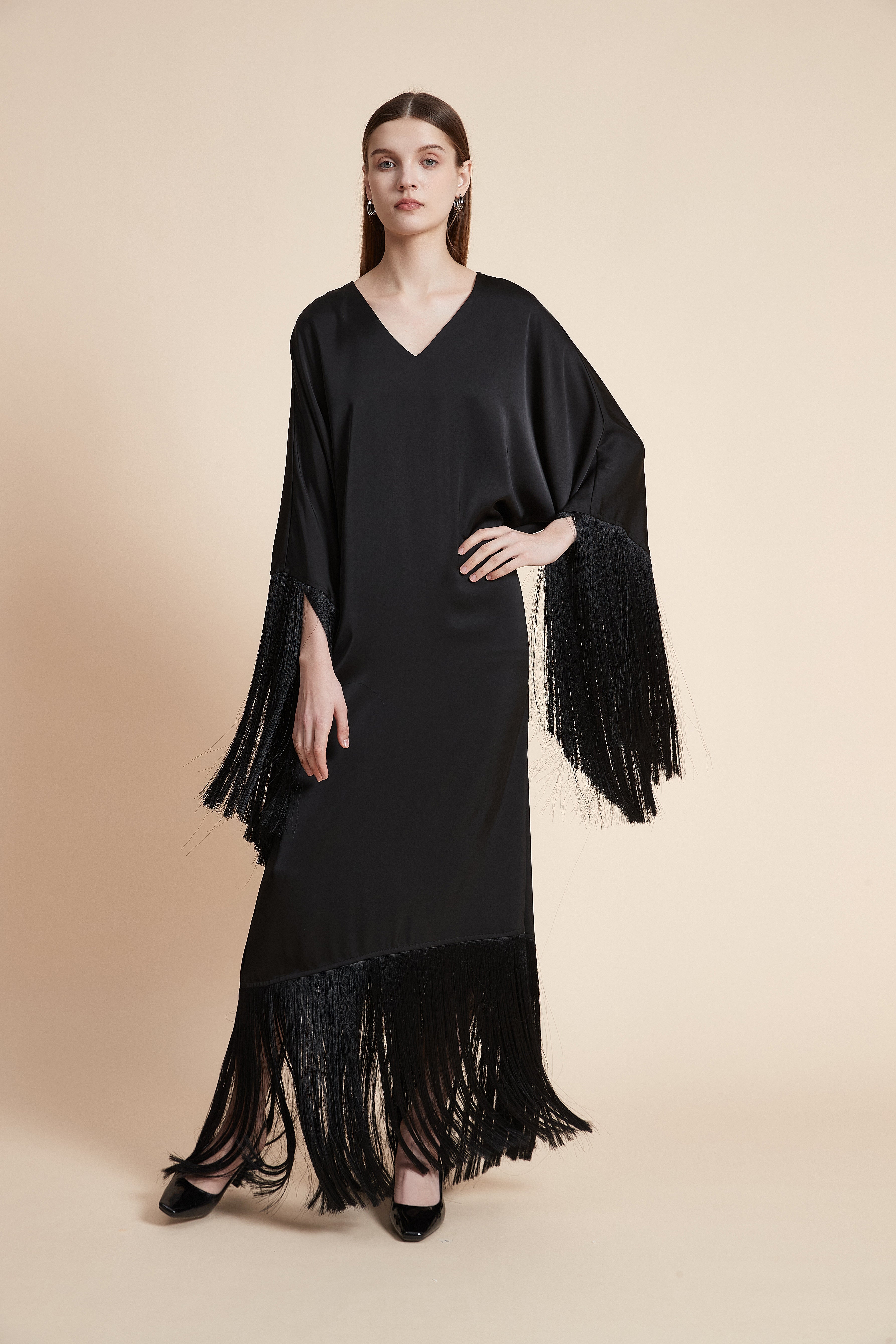 فستان ماكسي بأطراف شراشيب أنيقة