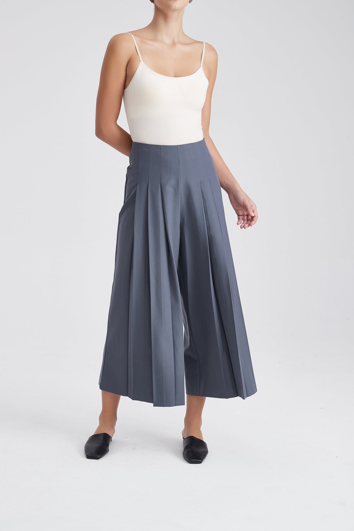 Wide-Leg 3/4 Trousers with Pleats