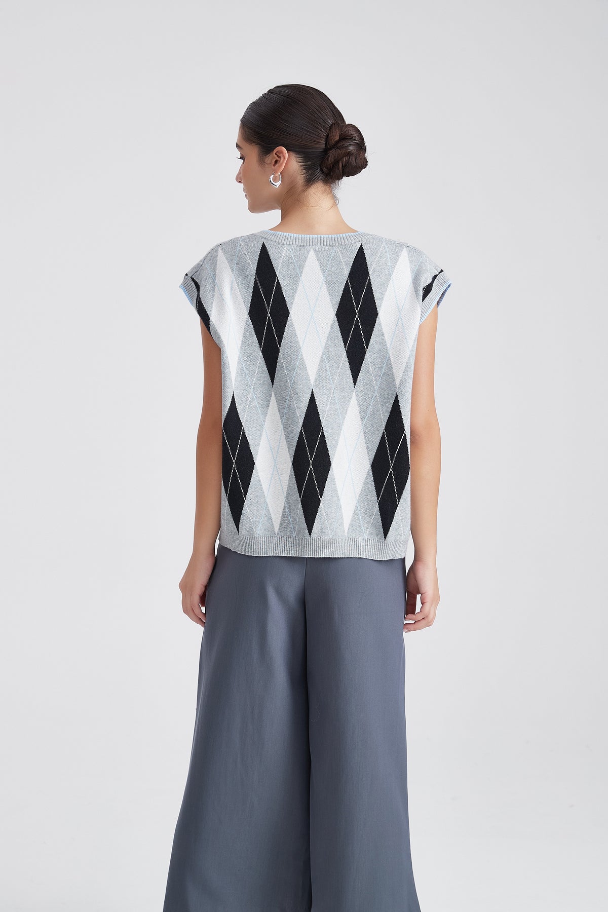 Patterned Sleeveless V-Neck Top