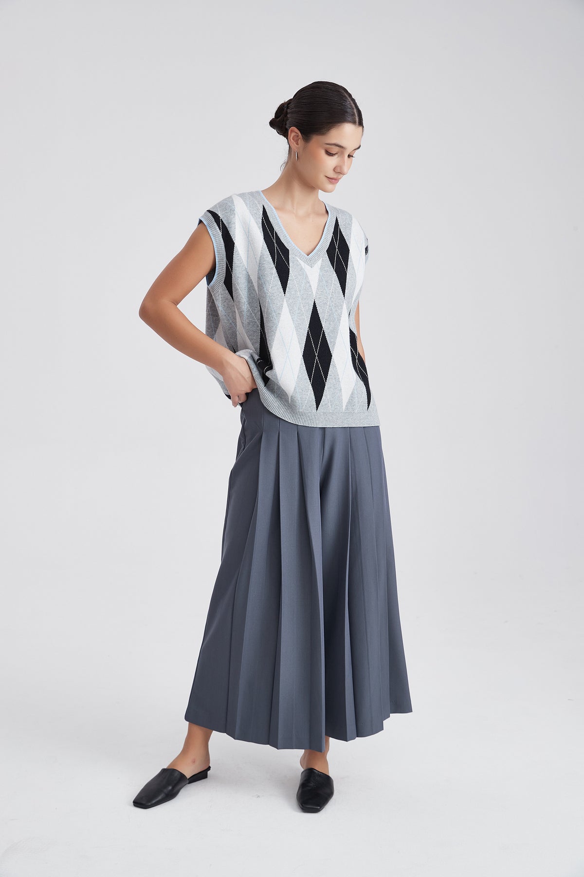 Patterned Sleeveless V-Neck Top