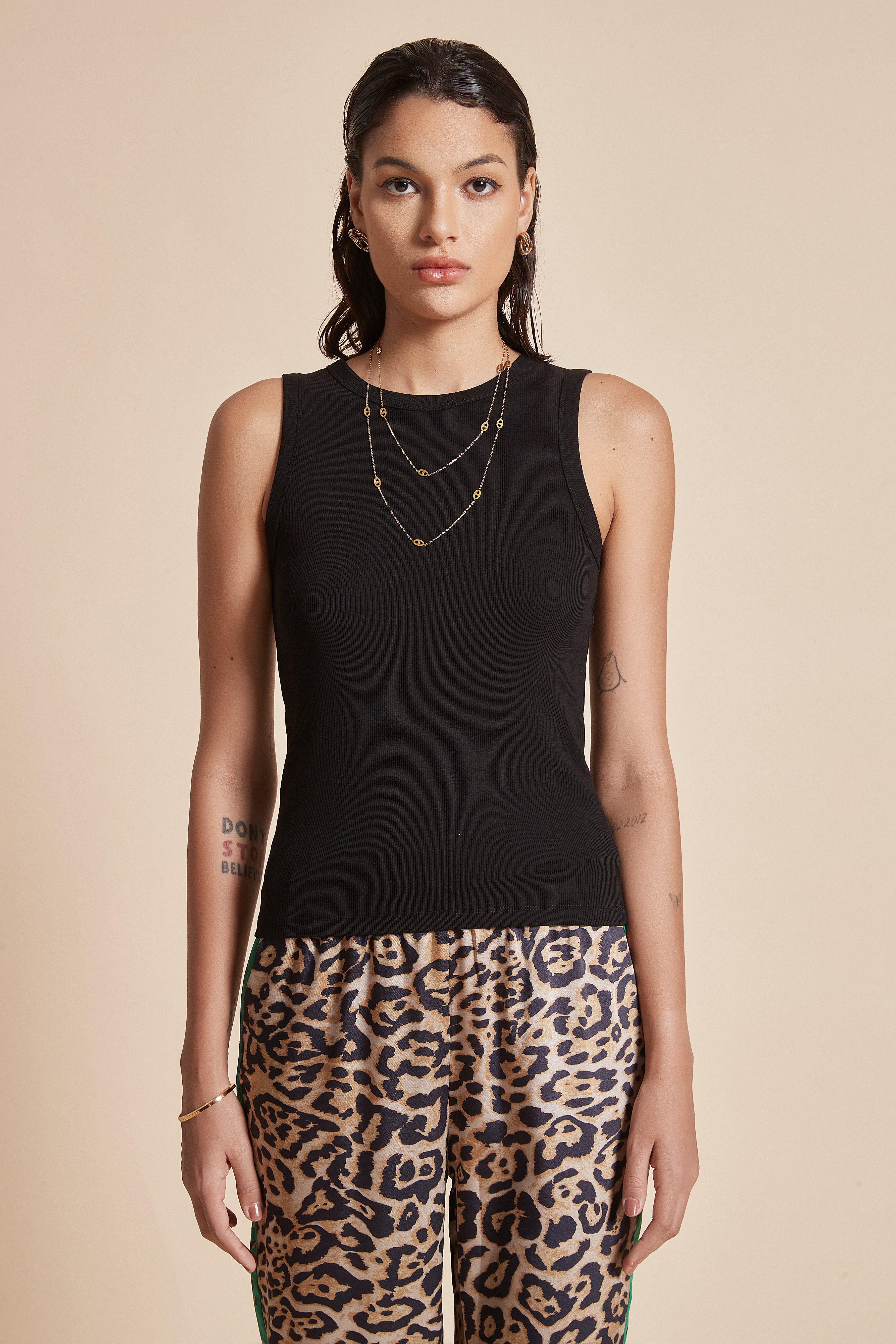 Yola Plain Sleeveless Blouse with Round Neck