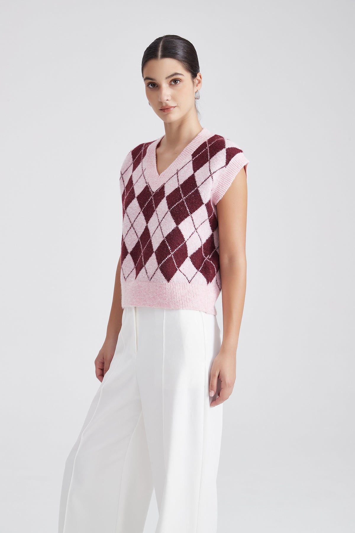 Sleeveless Knit Top with Diamond Pattern