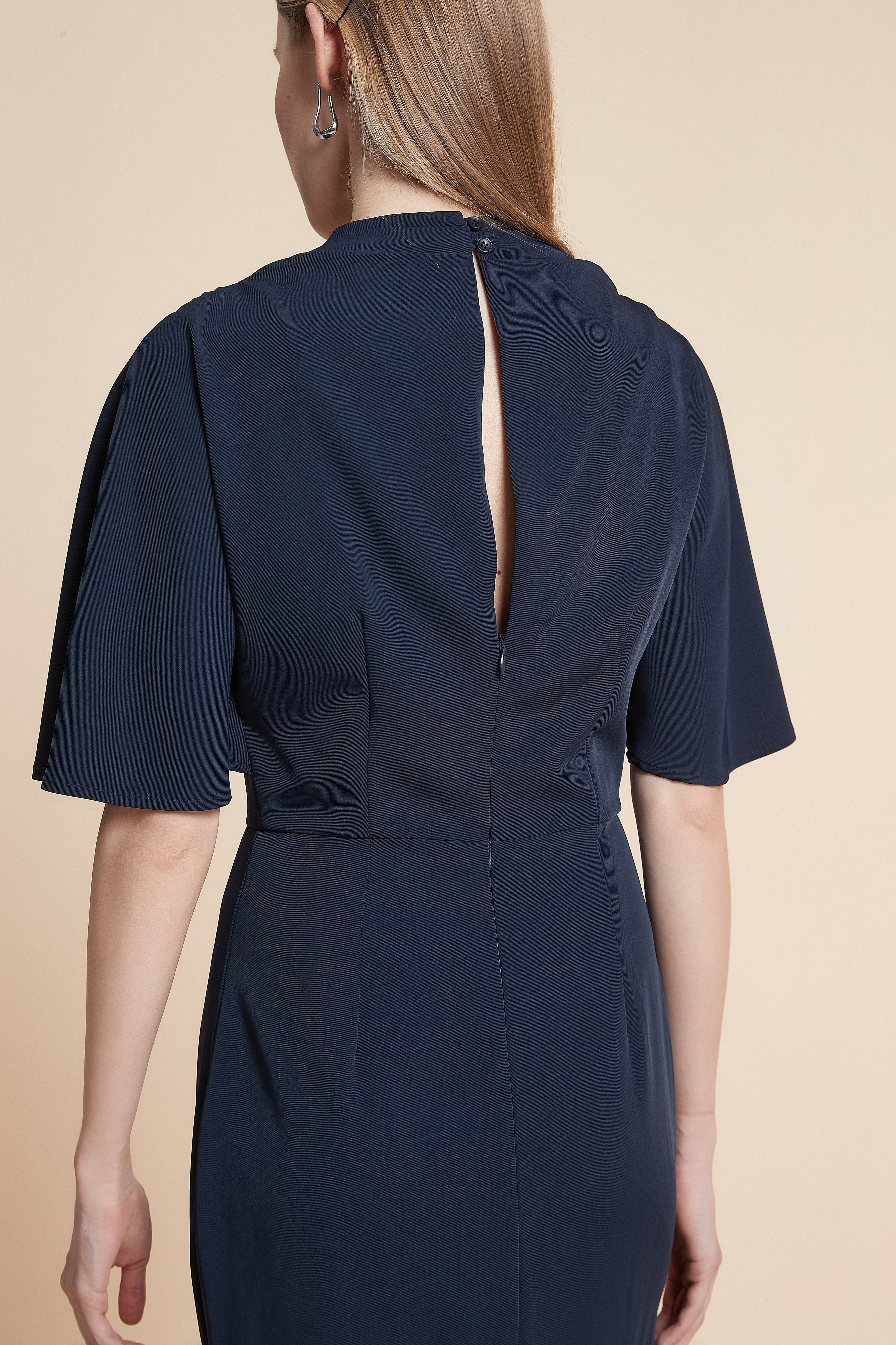 فستان ميدي نصف كم مزخرف