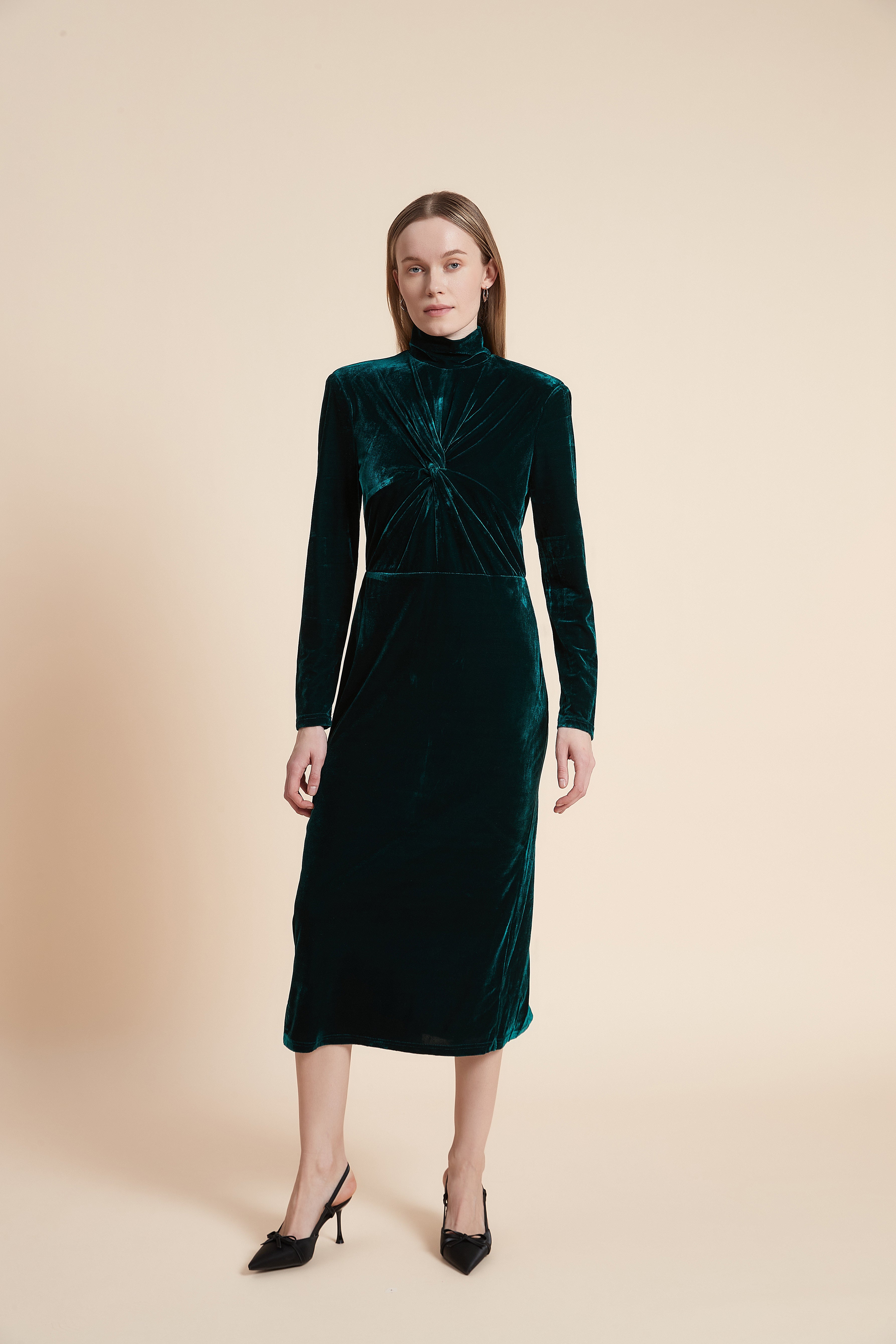 فستان ميدي مخمل طويل الأكمام