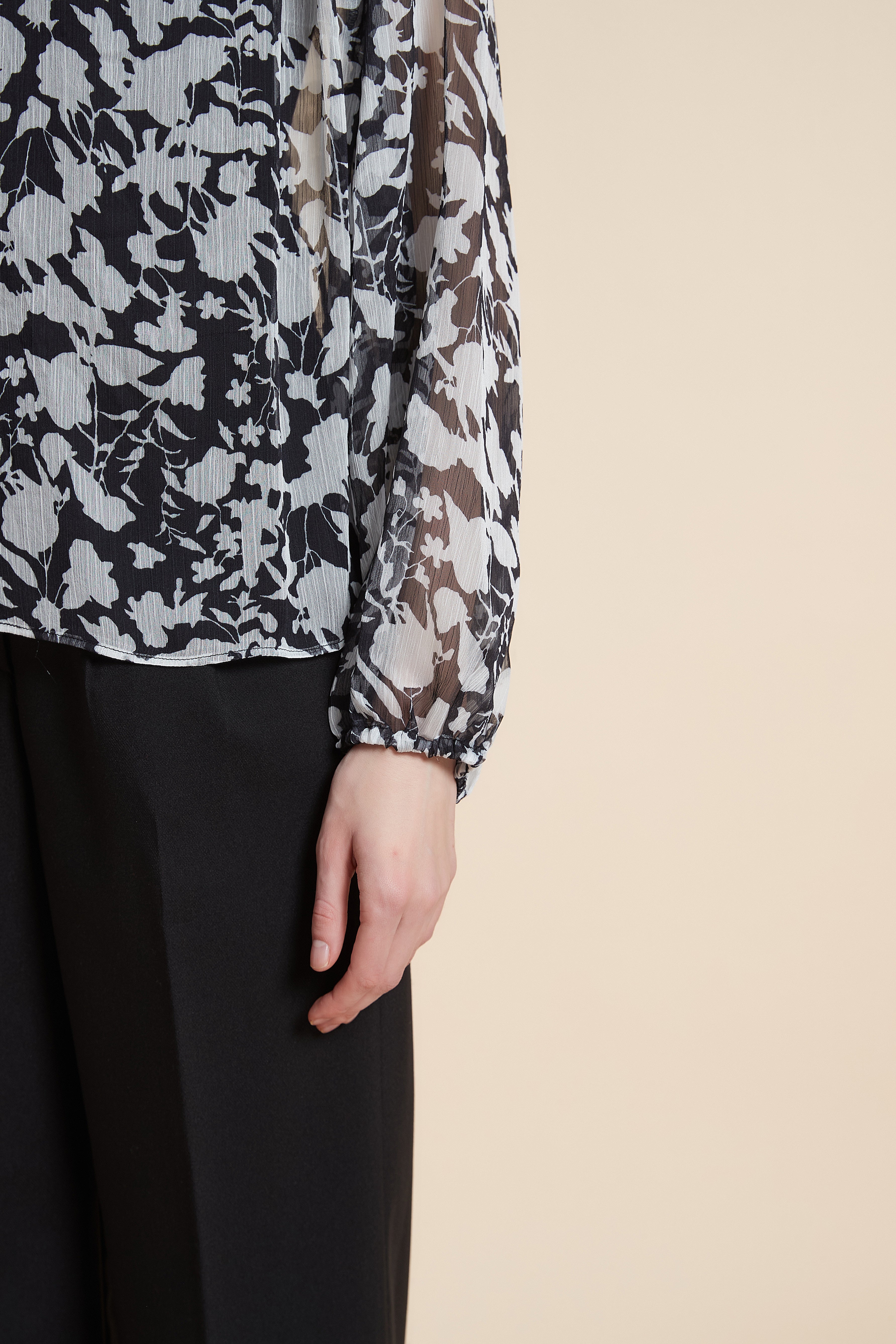 Waist-Length Patterned Long-Sleeved Blouse